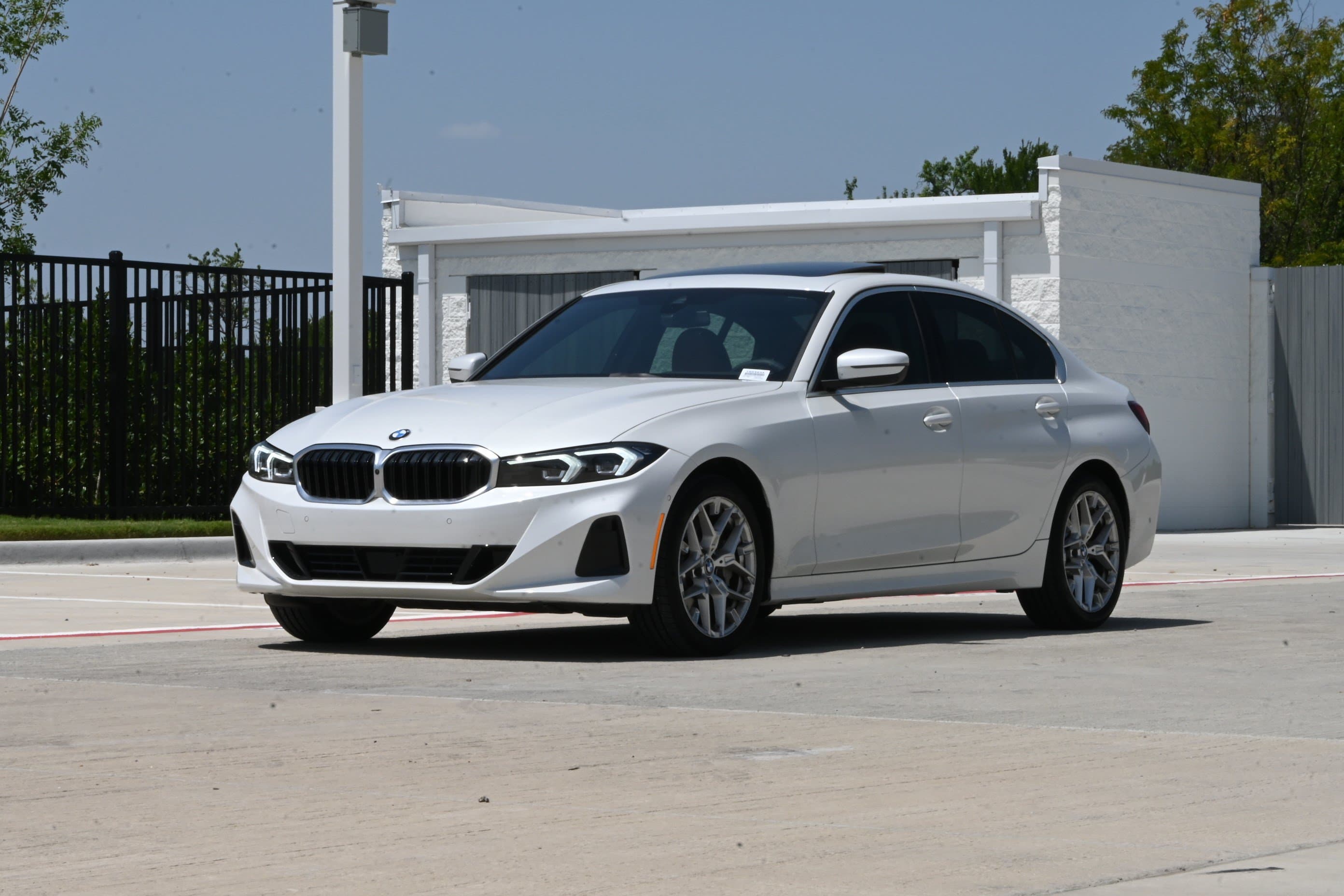 2026 BMW 3 photo 3