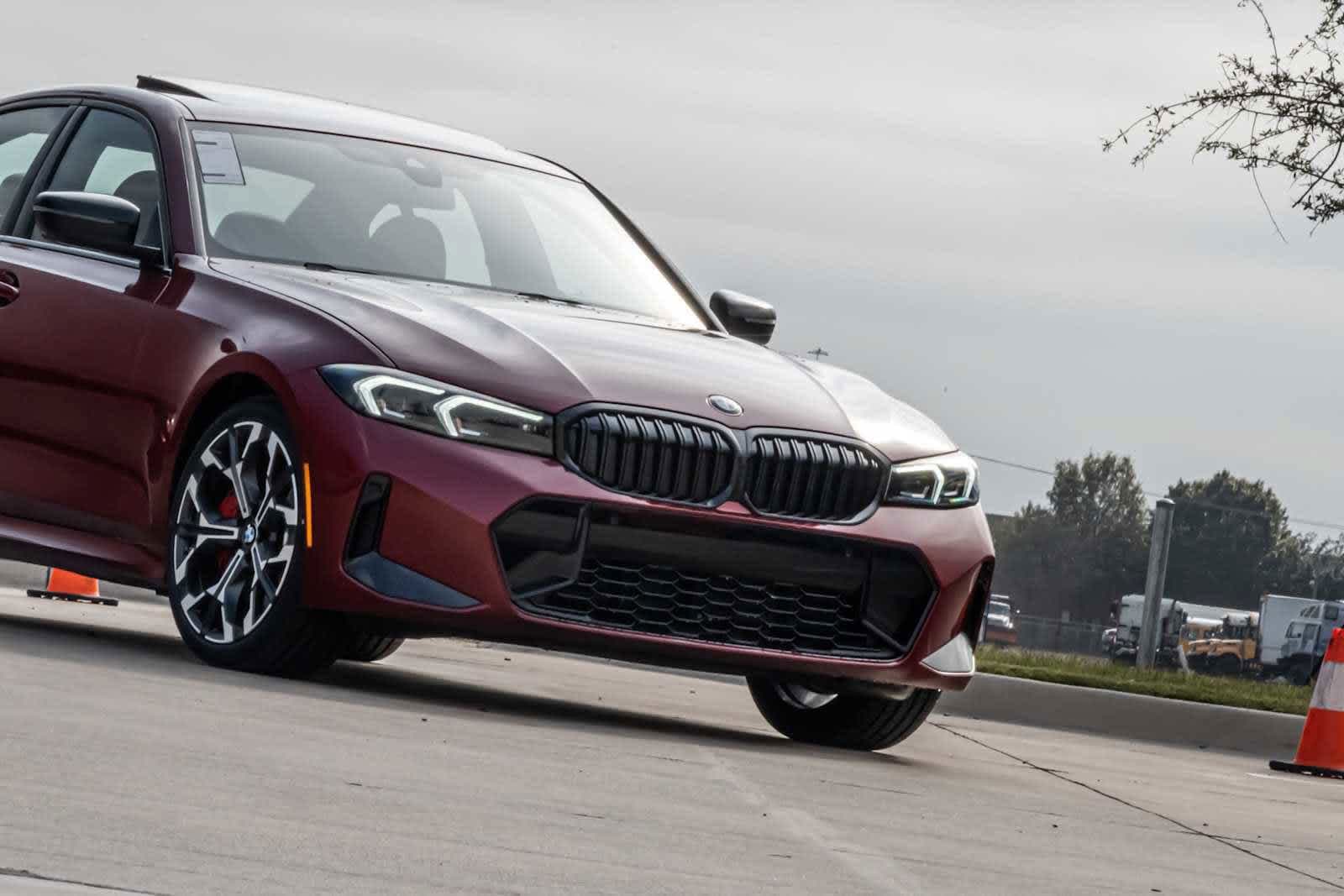 2026 BMW 3 photo 2