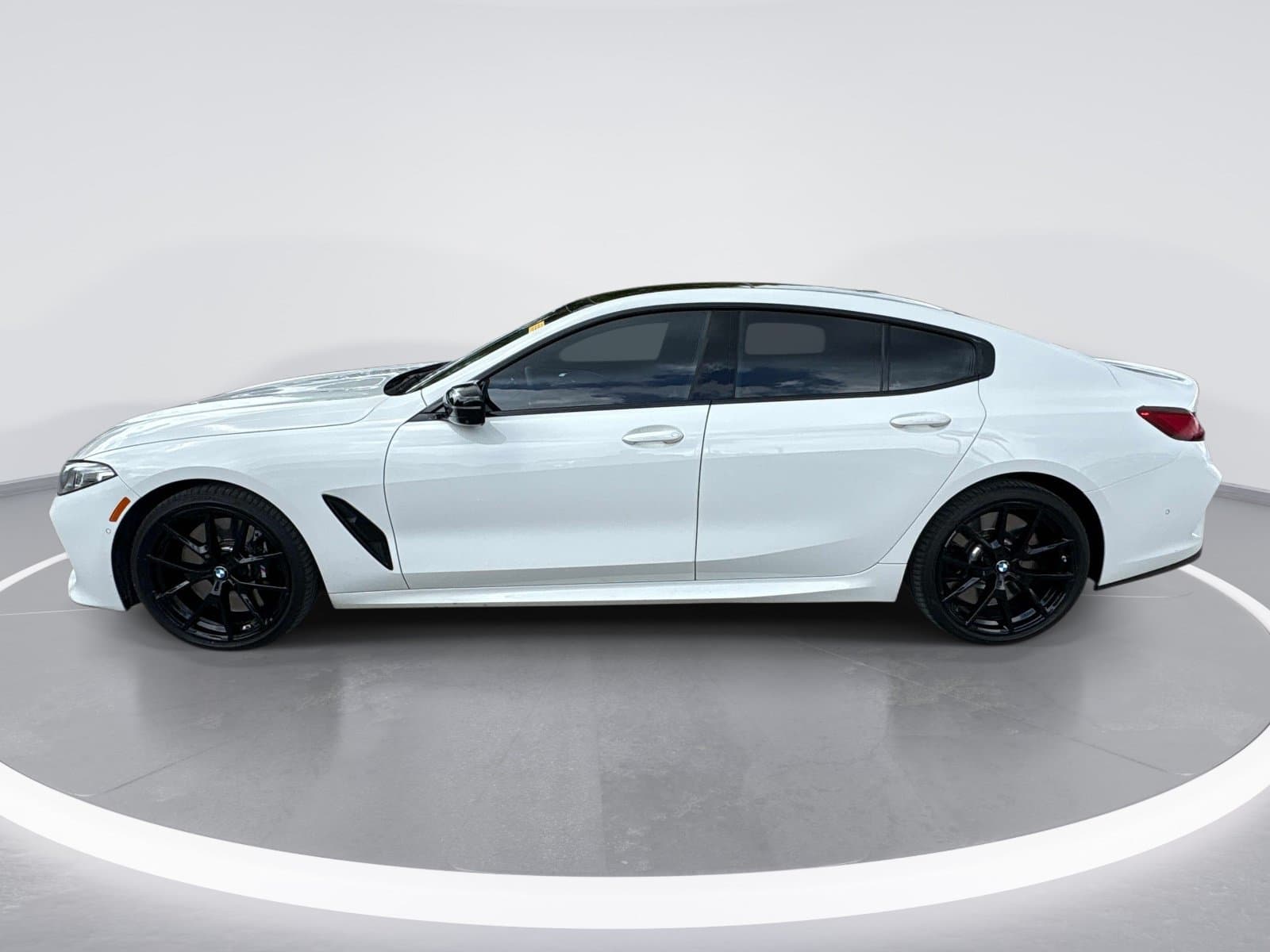2023 BMW 8 photo 4