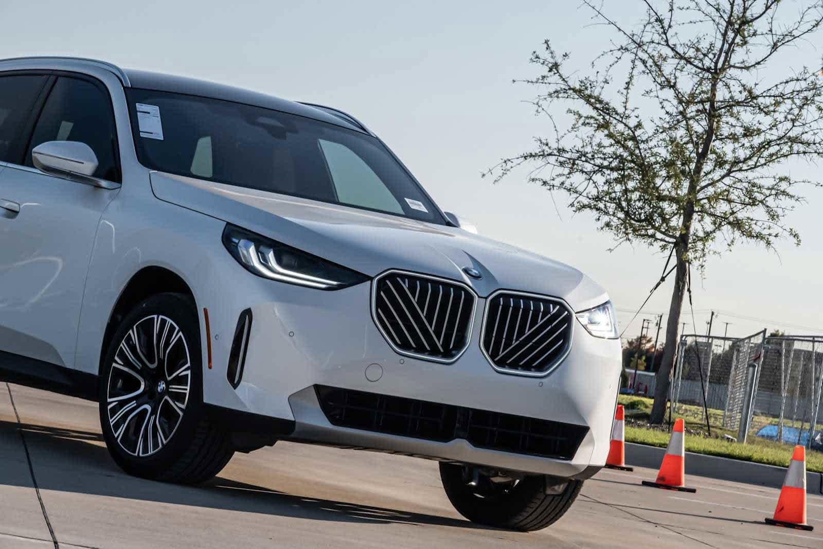 2026 BMW X3 photo 2