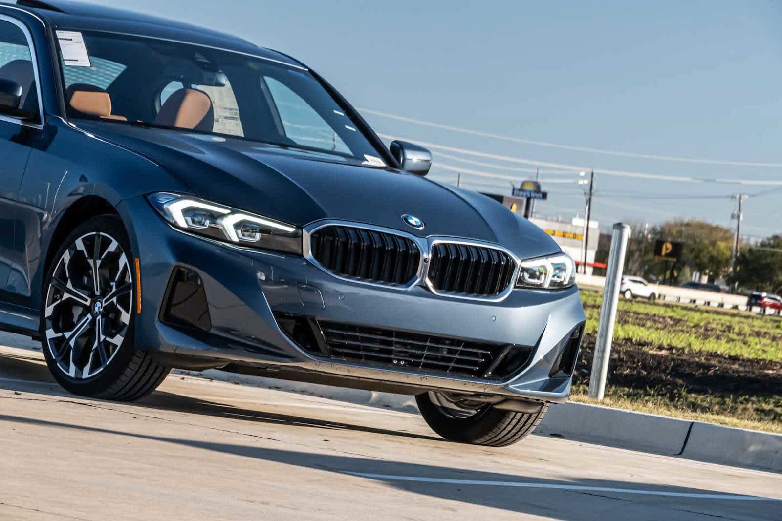 2026 BMW 3 photo 2