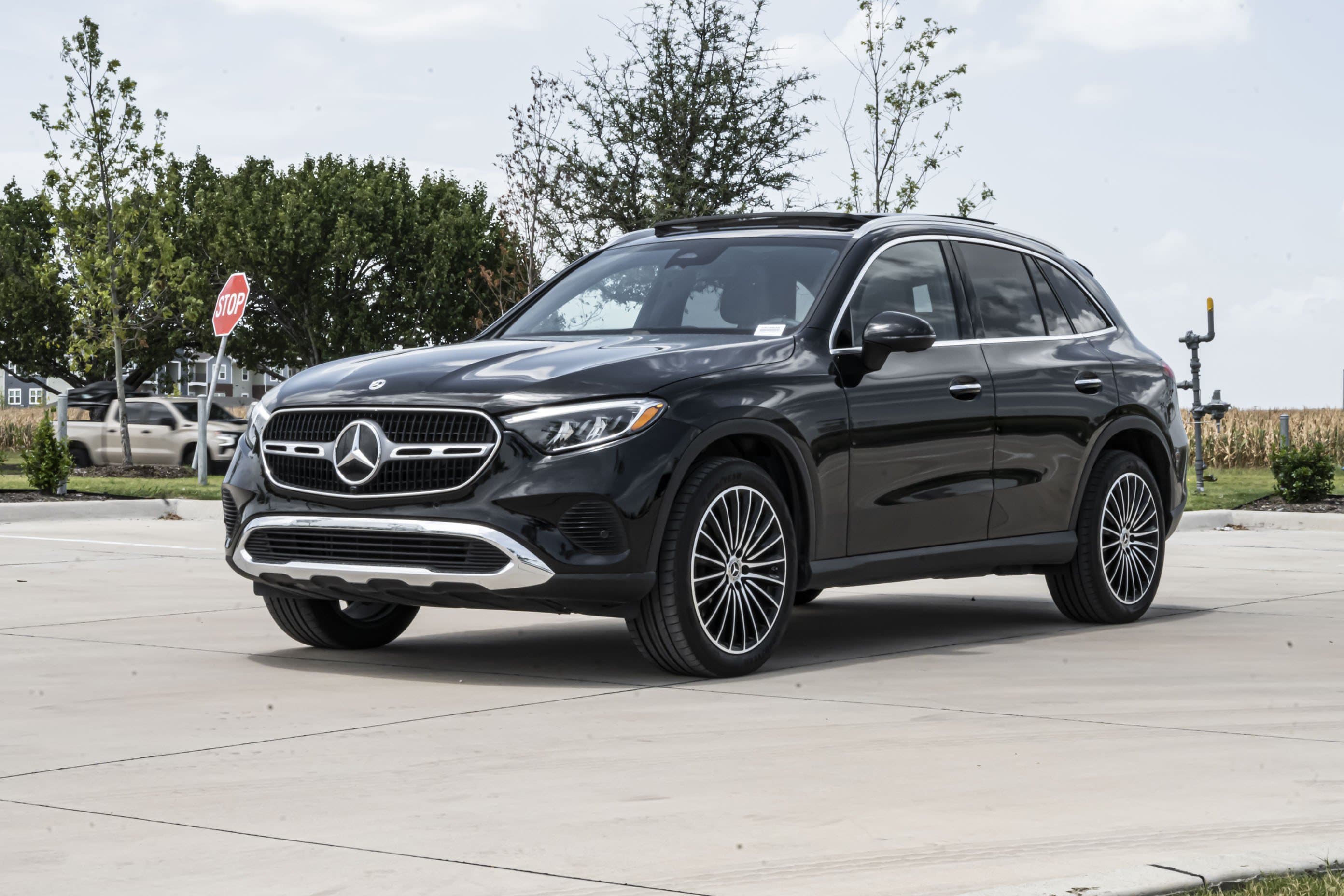 2025 Mercedes-Benz GLC photo 3