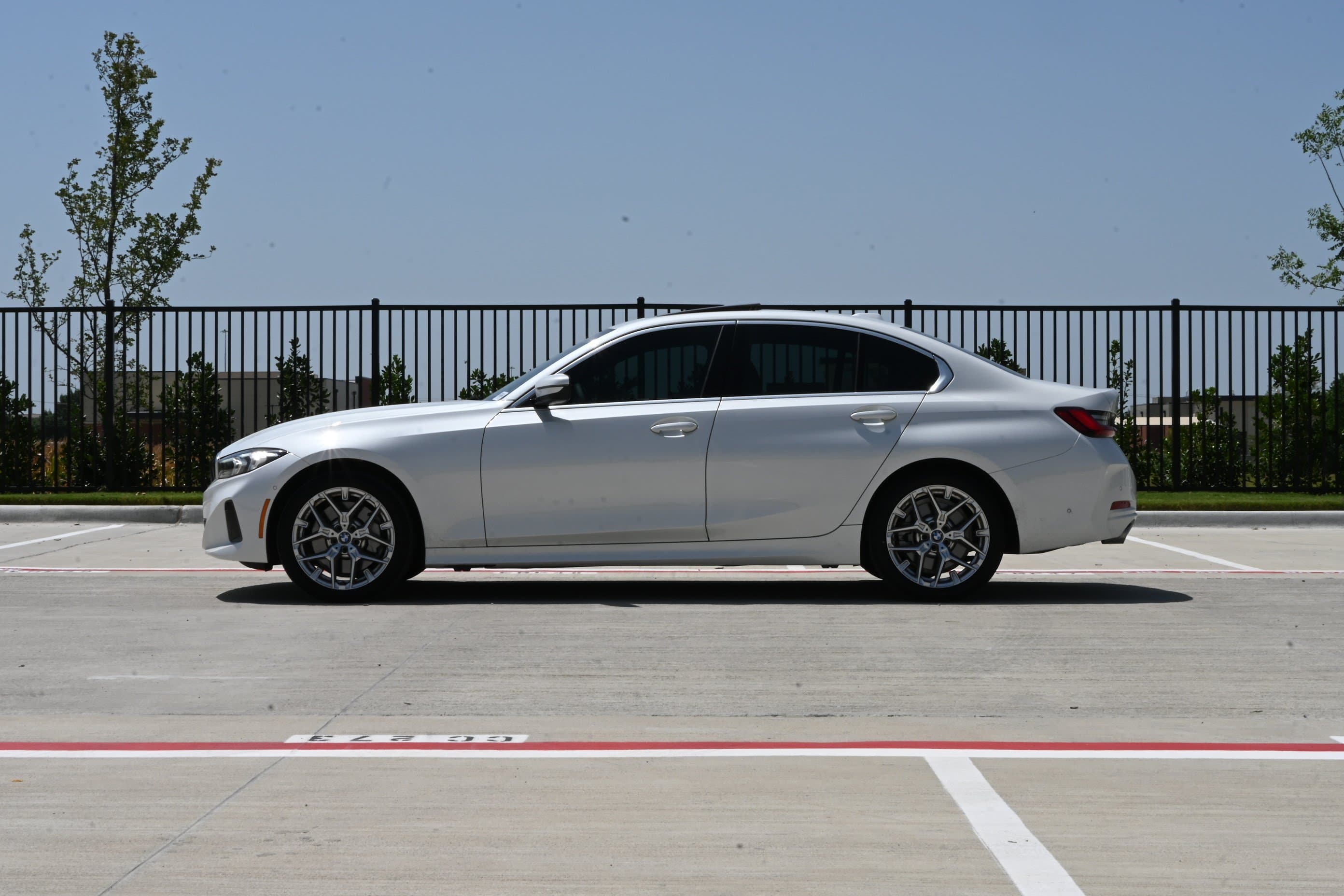 2026 BMW 3 photo 4