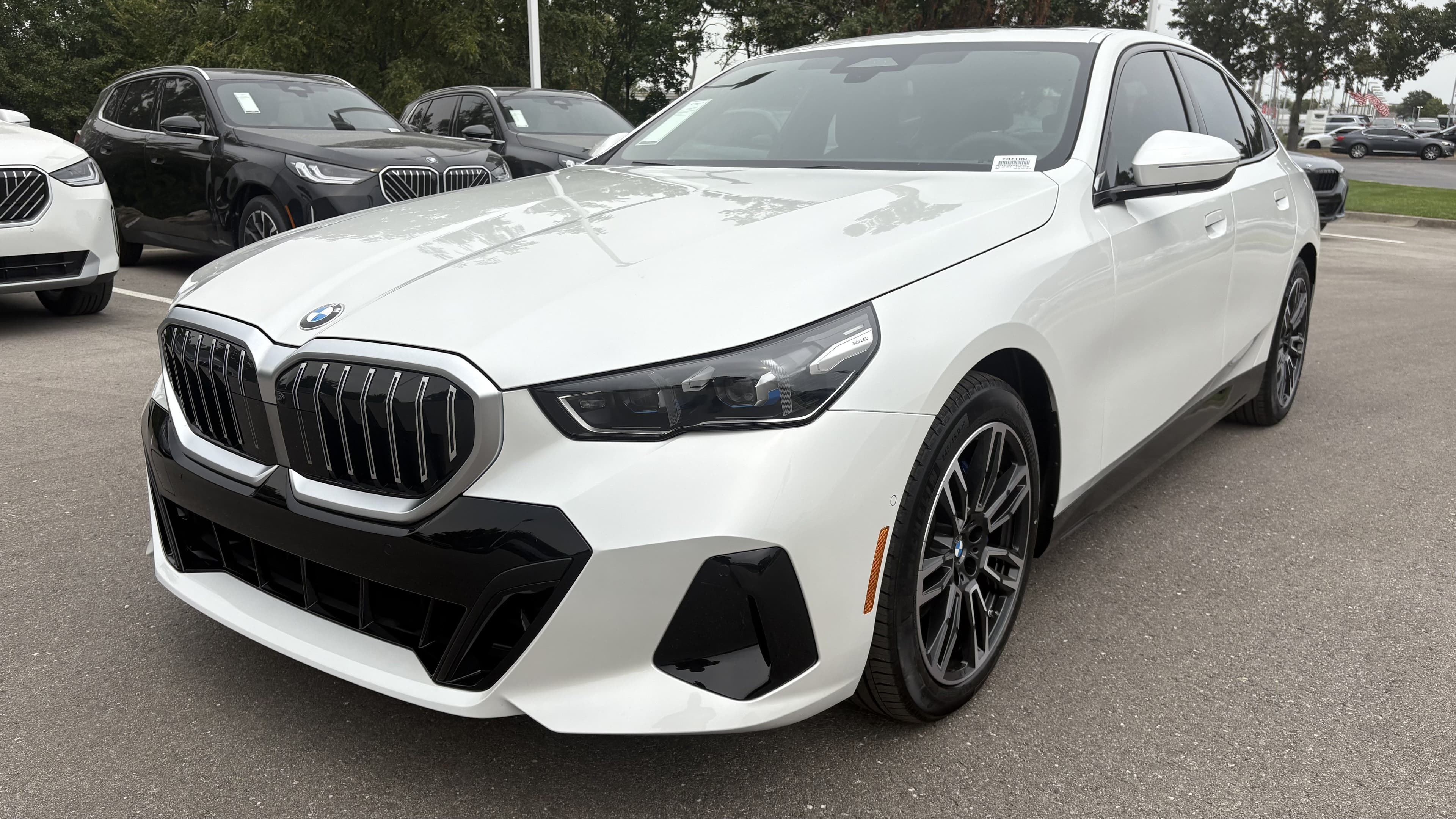 2026 BMW 5 photo 4