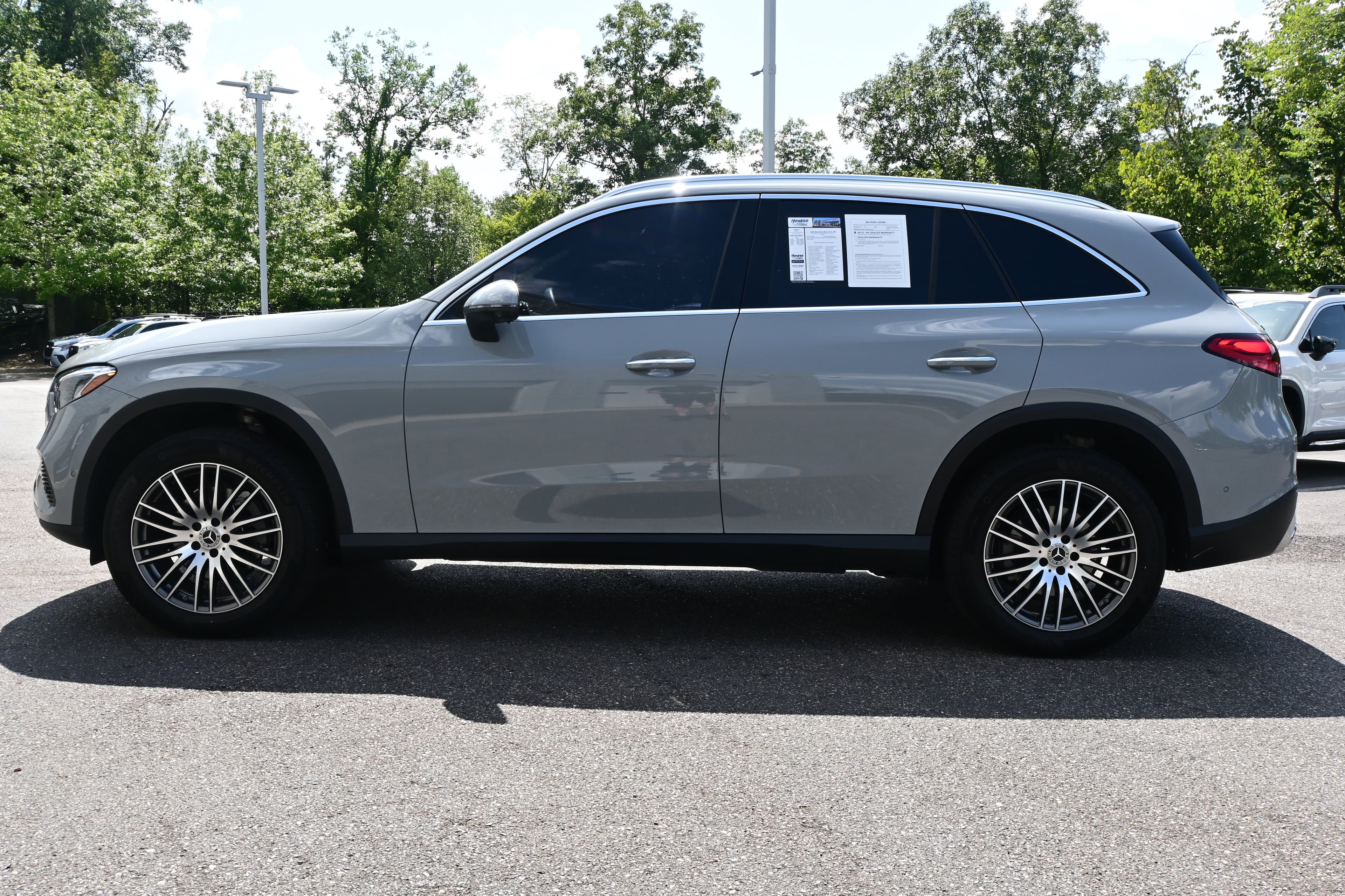 2025 Mercedes-Benz GLC photo 4