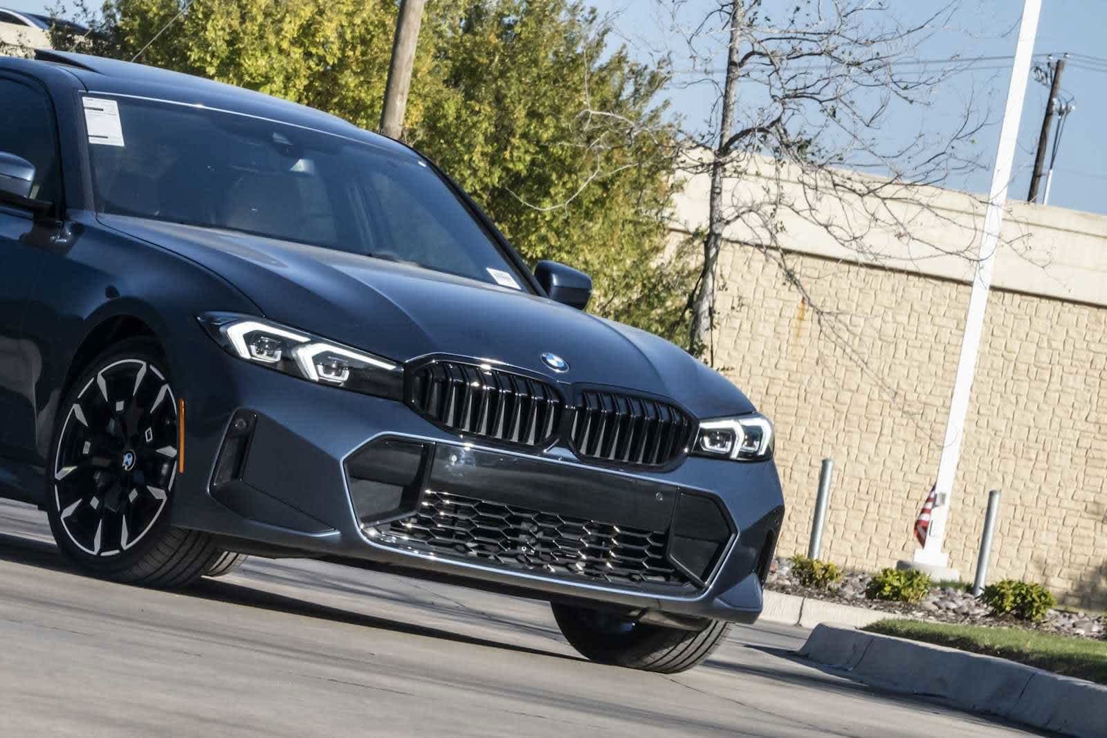 2026 BMW 3 photo 2