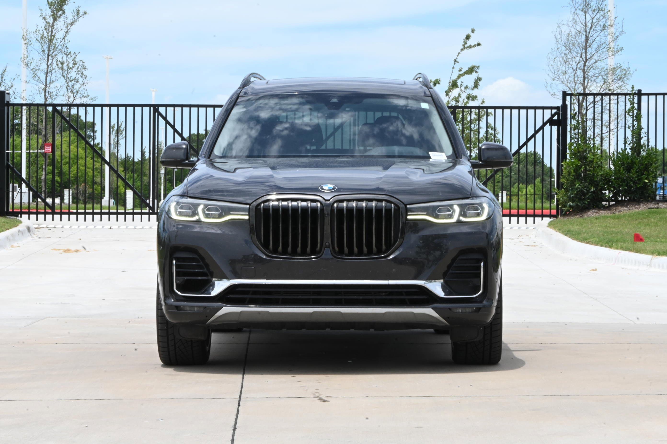 2022 BMW X7 photo 2