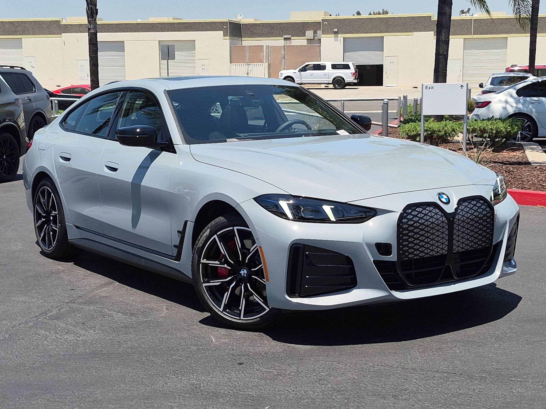 2026 BMW i4 photo 2
