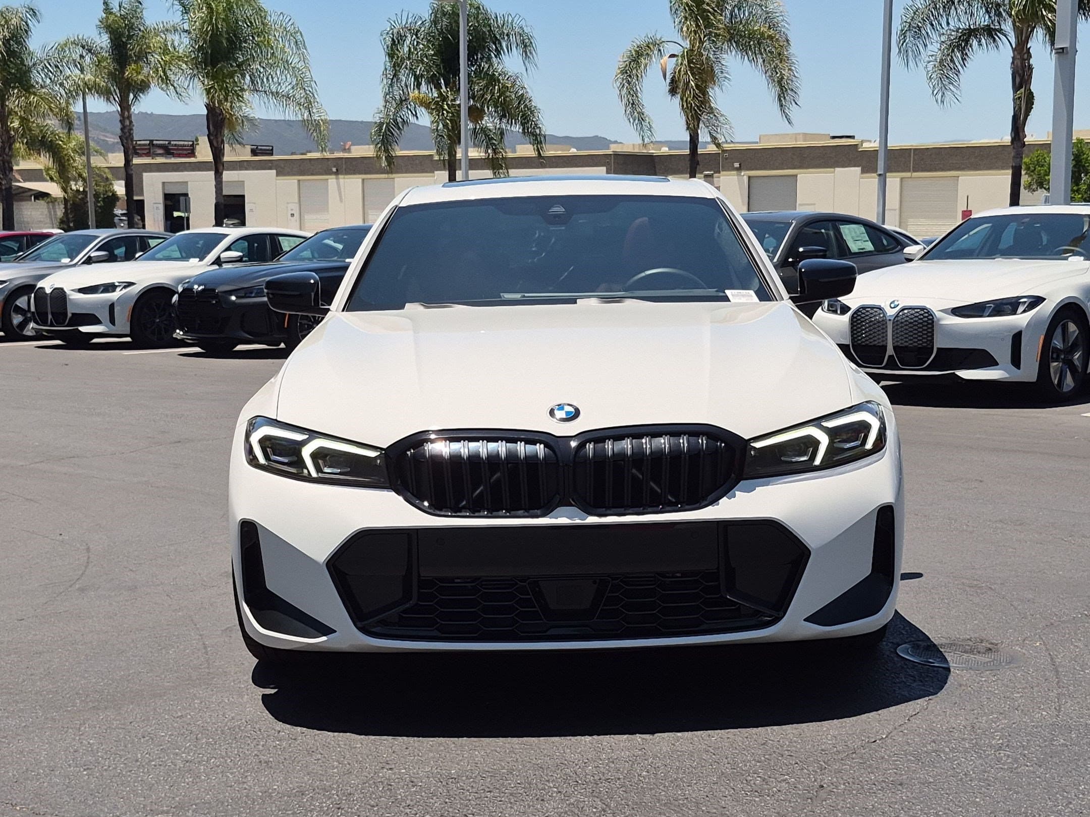 2025 BMW 3 photo 3