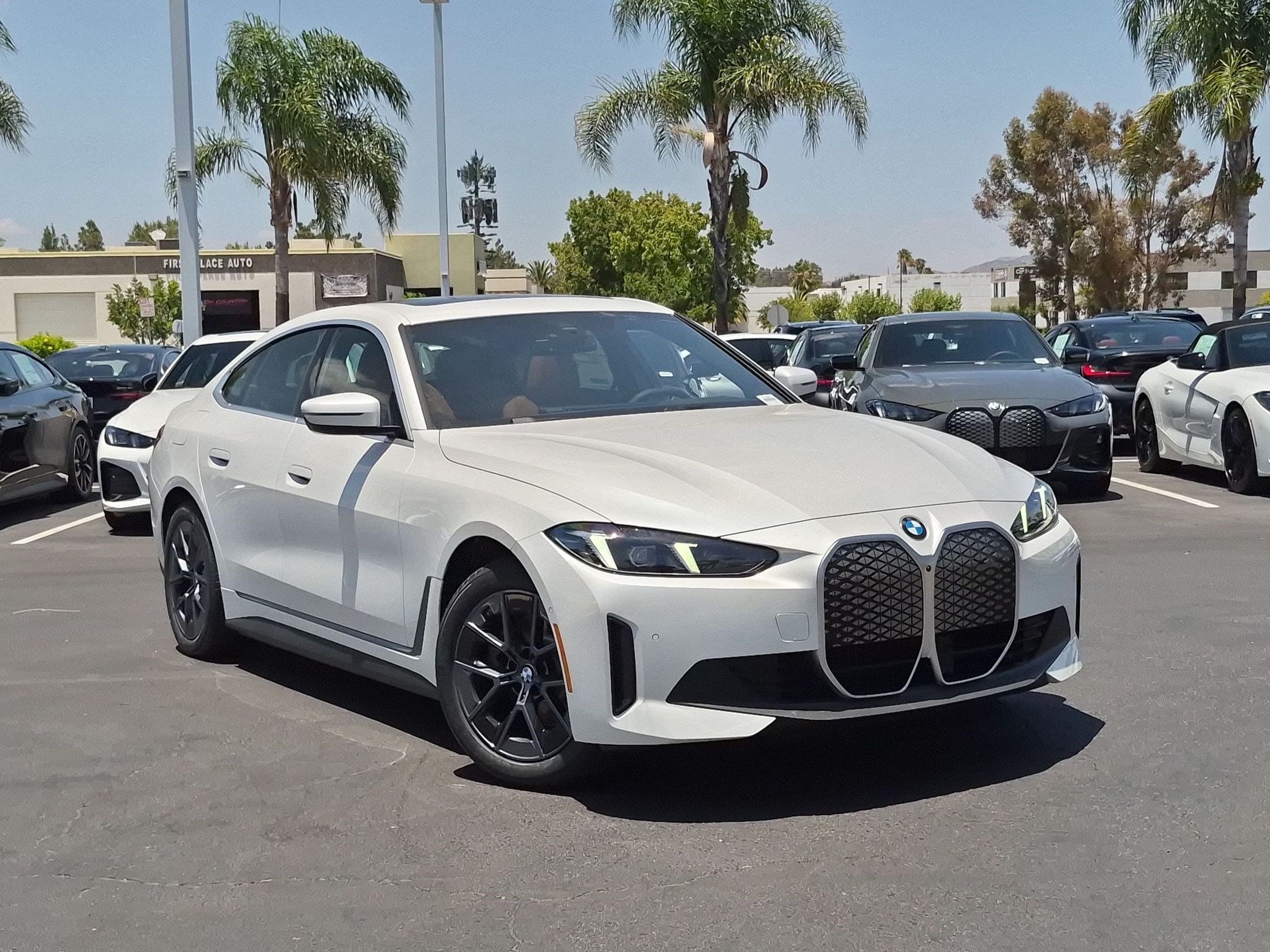 2026 BMW i4 photo 2