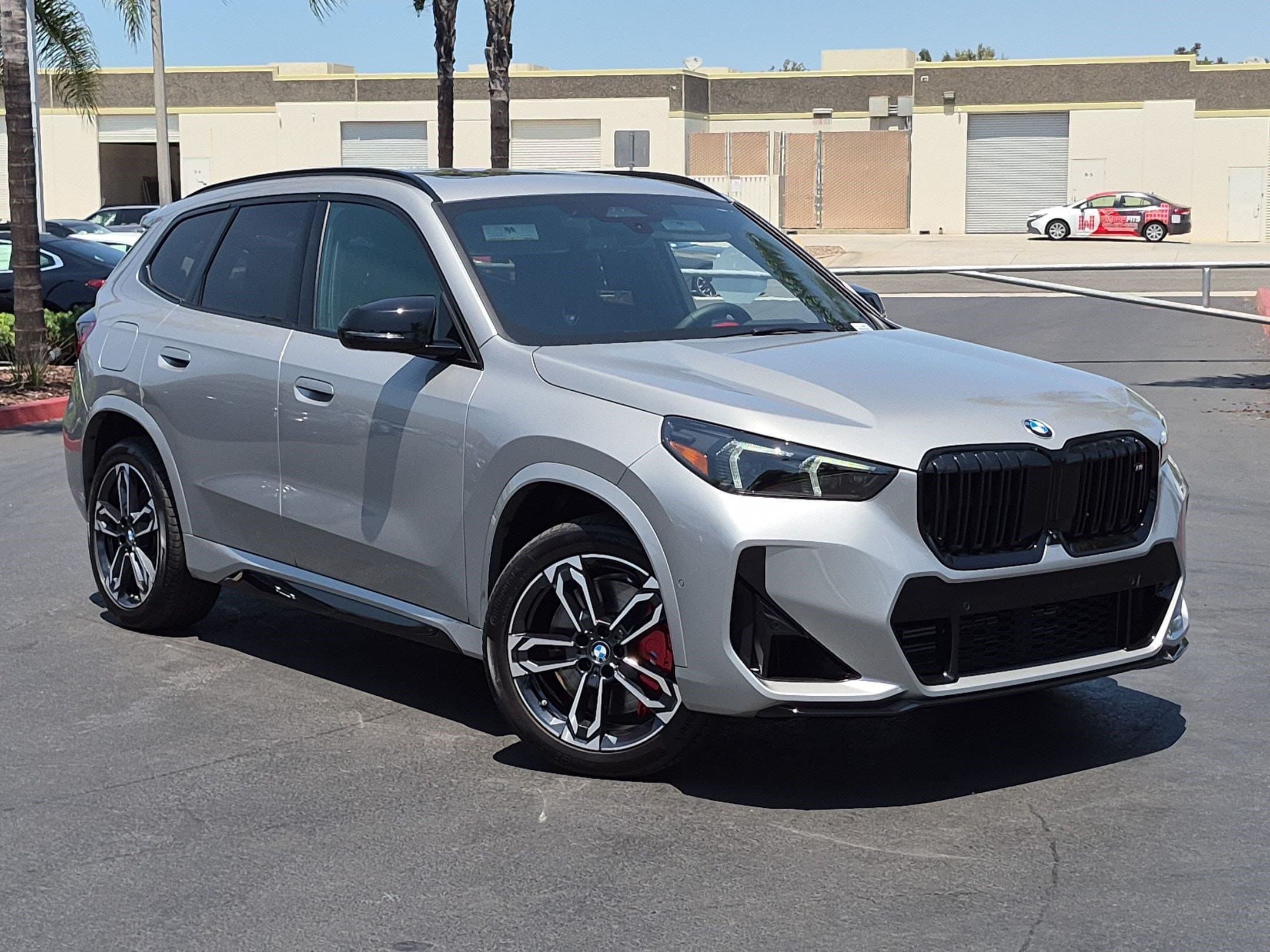 2025 BMW X1 photo 2
