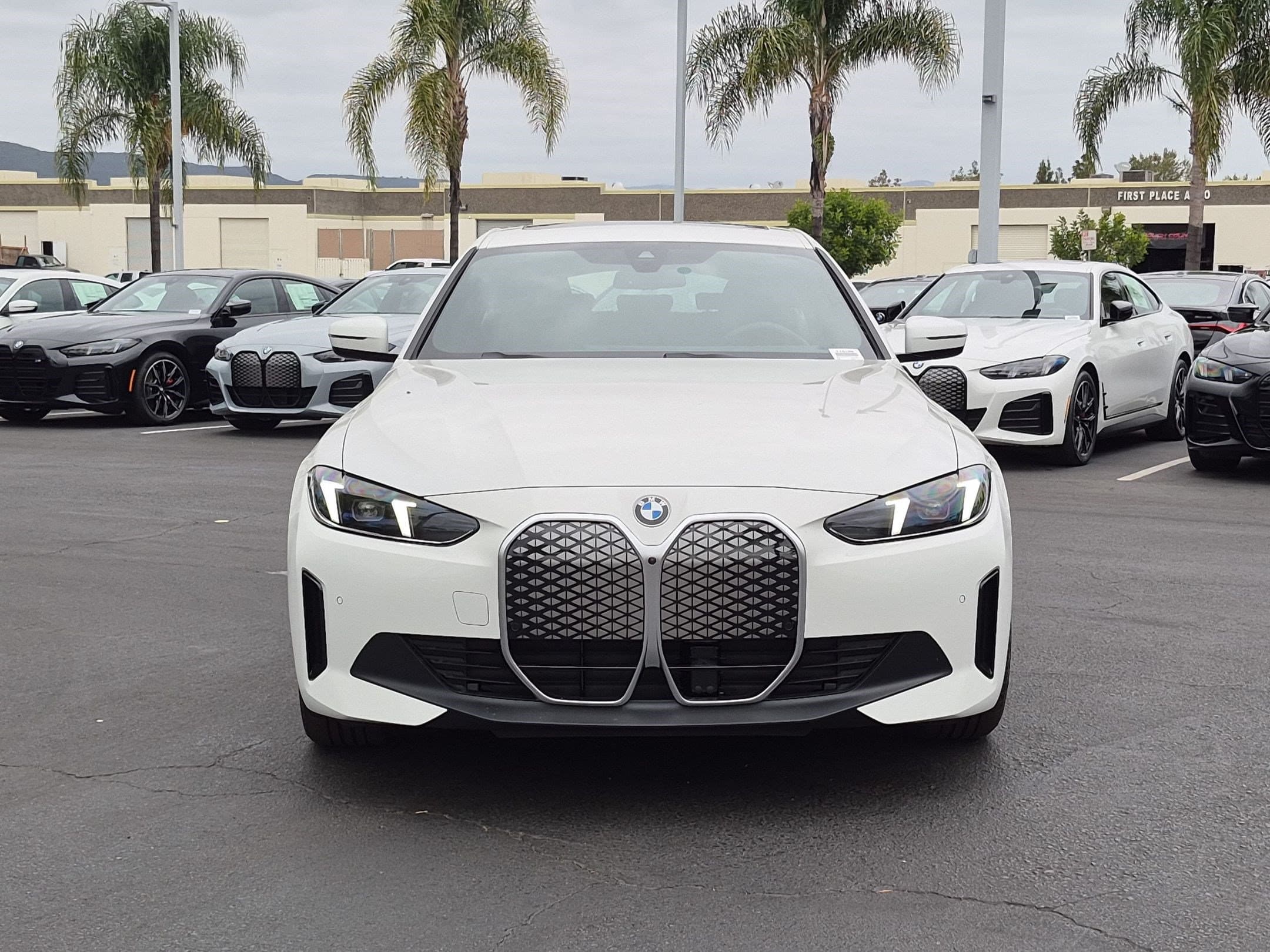 2026 BMW i4 photo 3