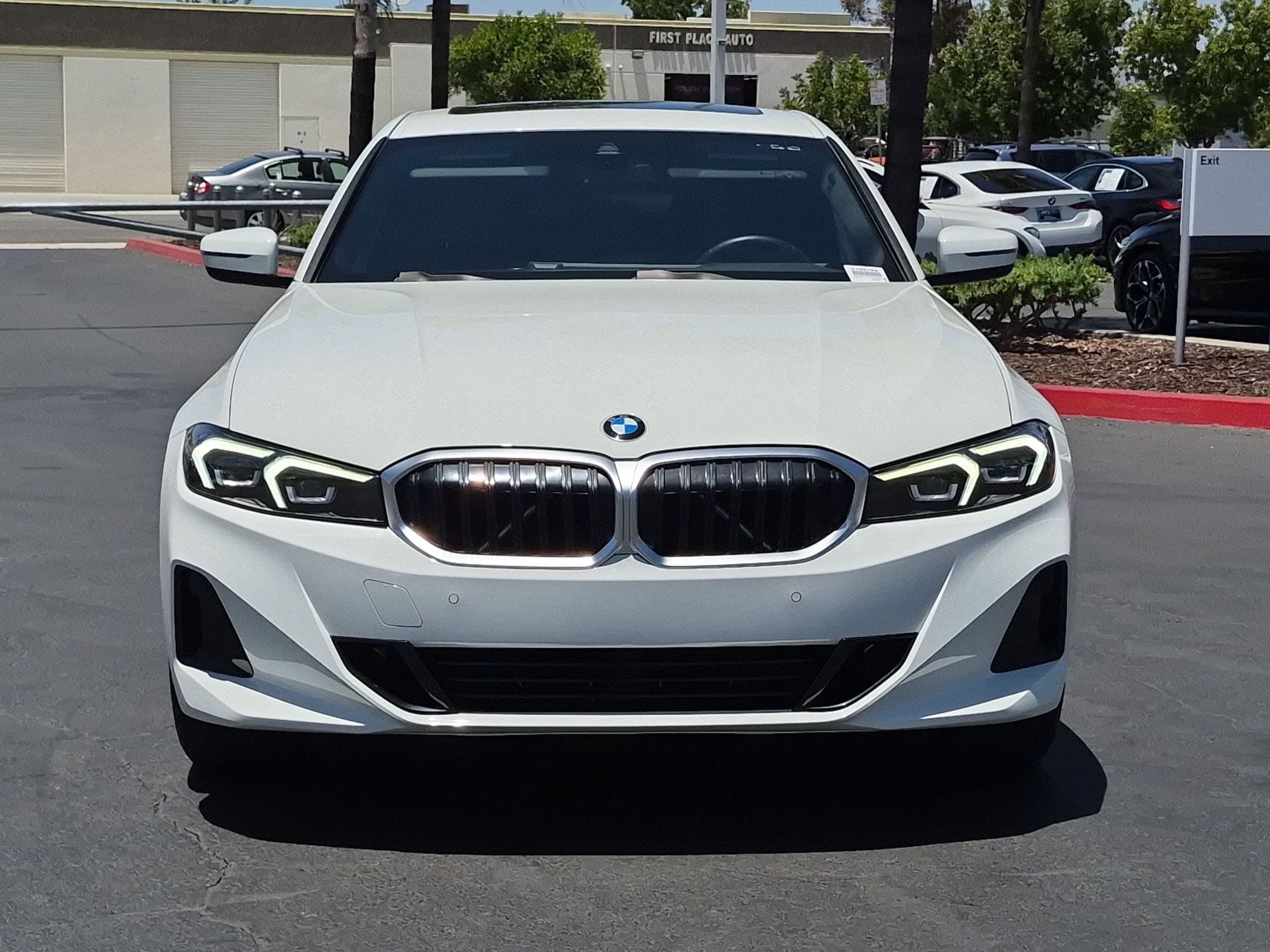 2023 BMW 3 photo 3