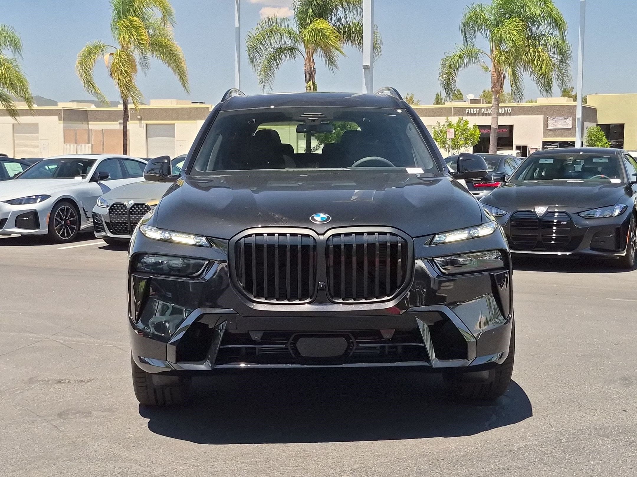 2027 BMW X7 photo 3