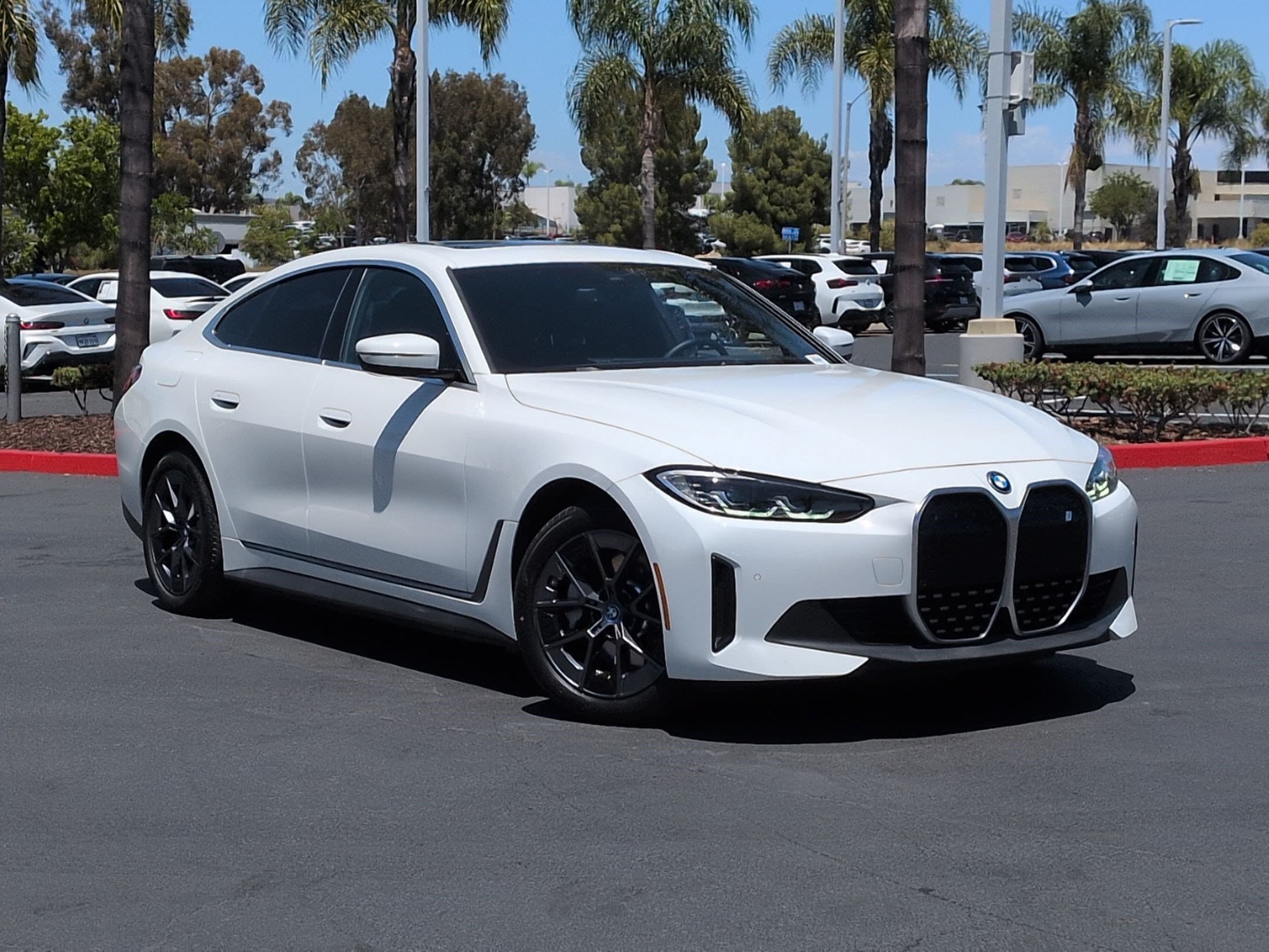 2024 BMW i4 photo 2