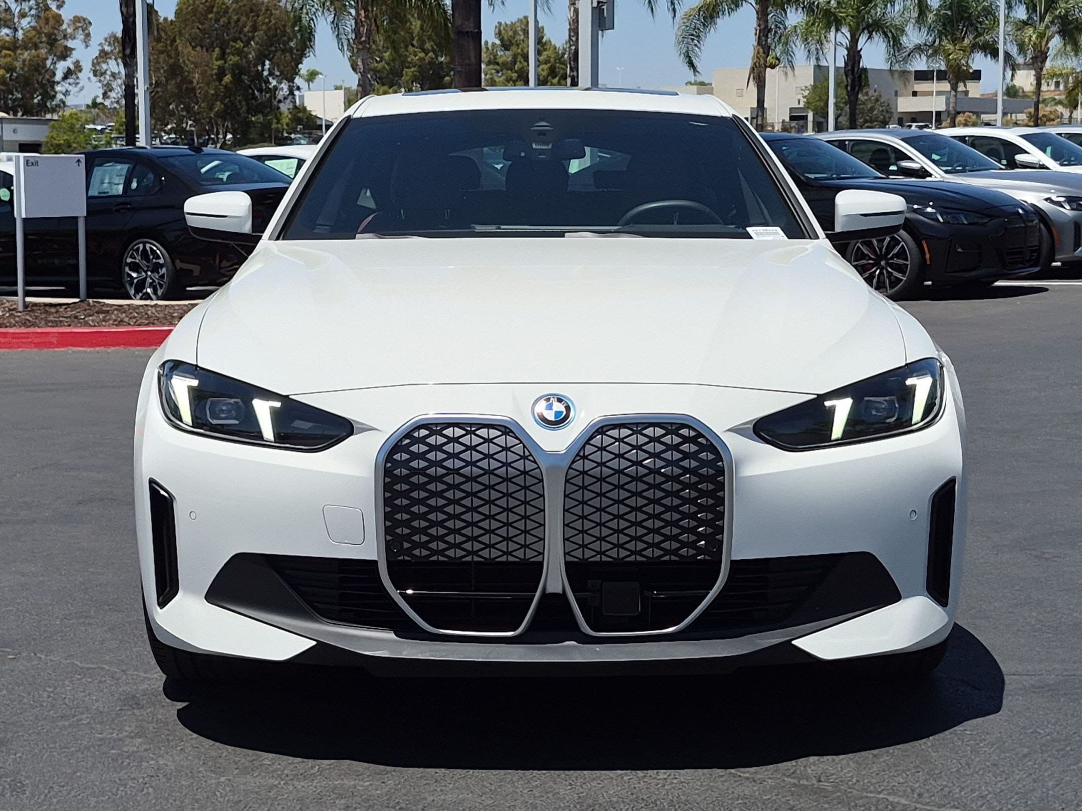 2025 BMW i4 photo 3