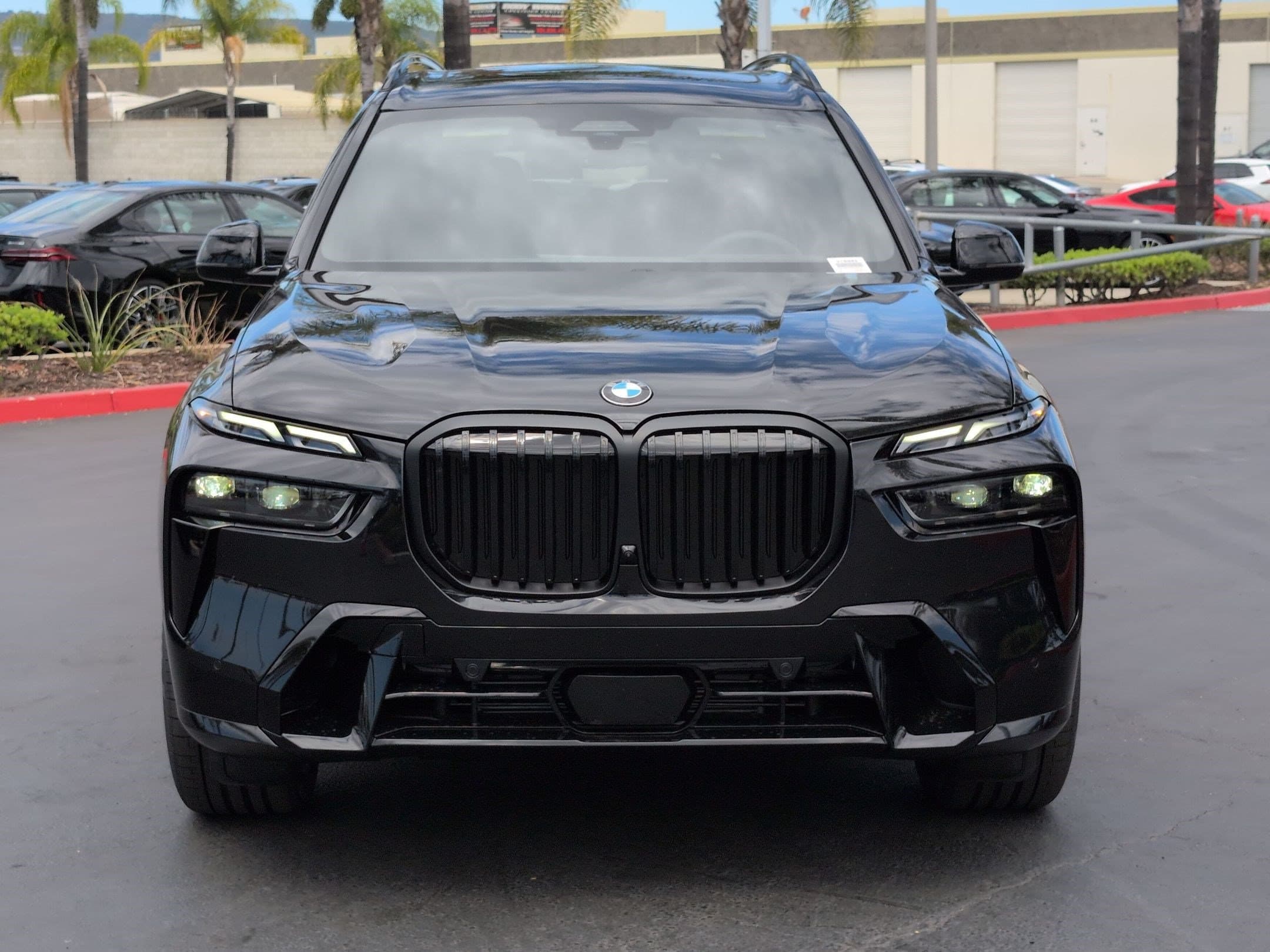 2027 BMW X7 photo 3