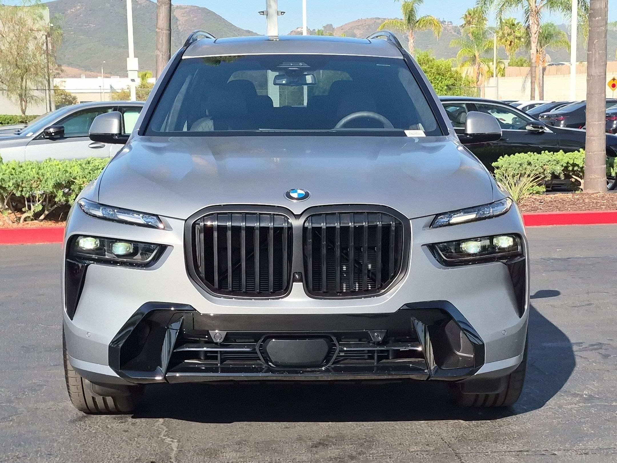 2027 BMW X7 photo 3