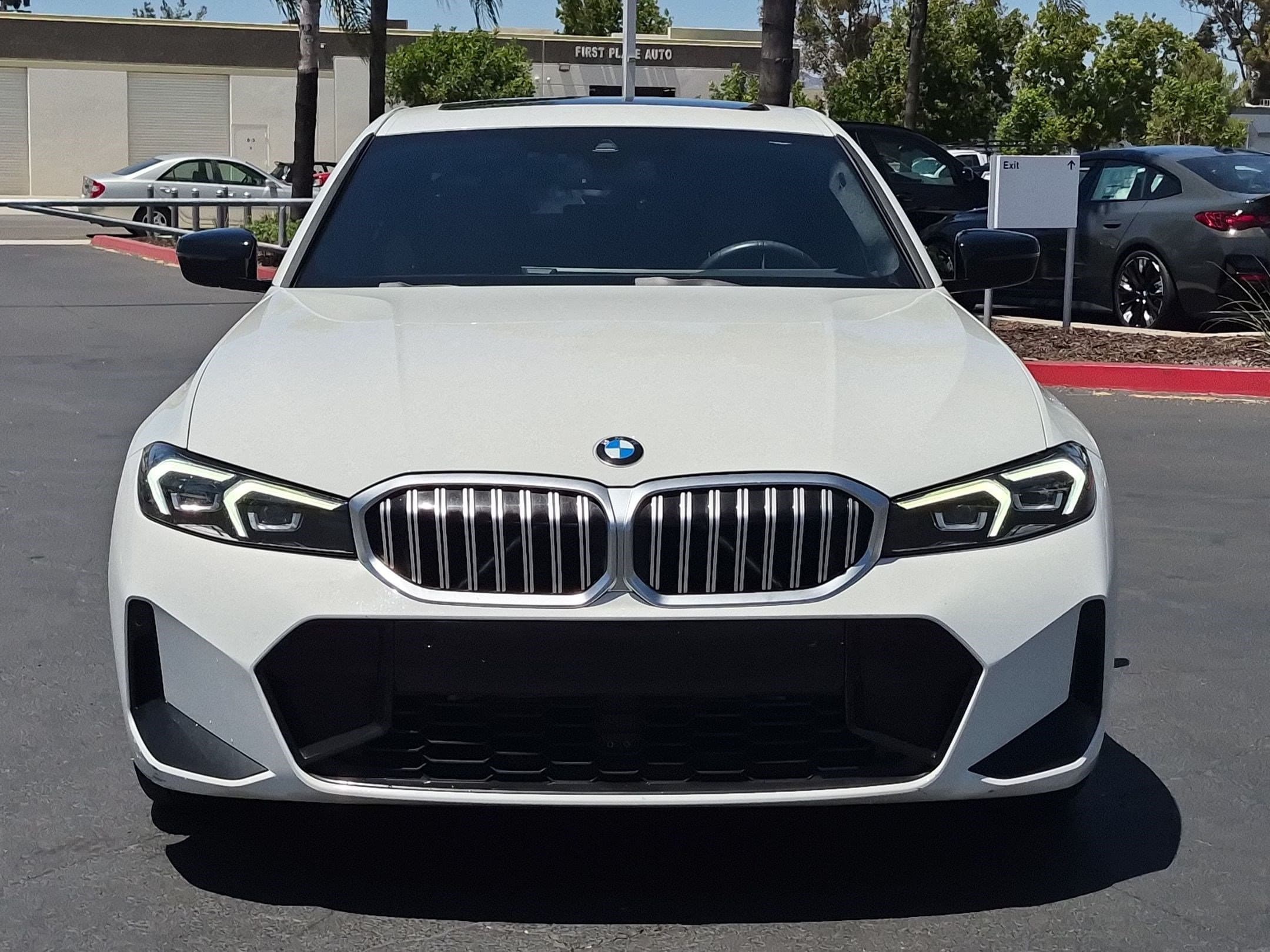 2025 BMW 3 photo 3
