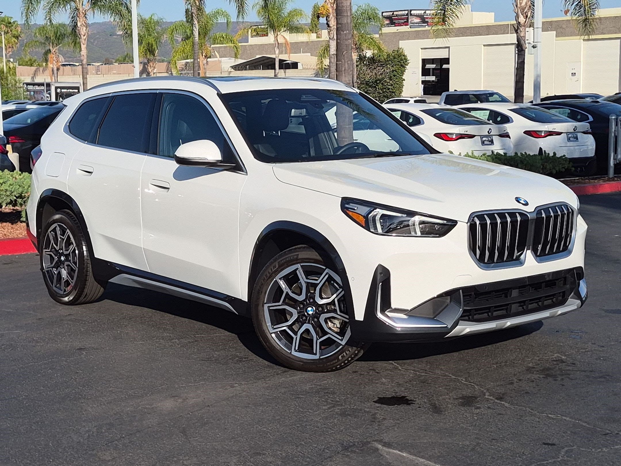 2025 BMW X1 photo 2