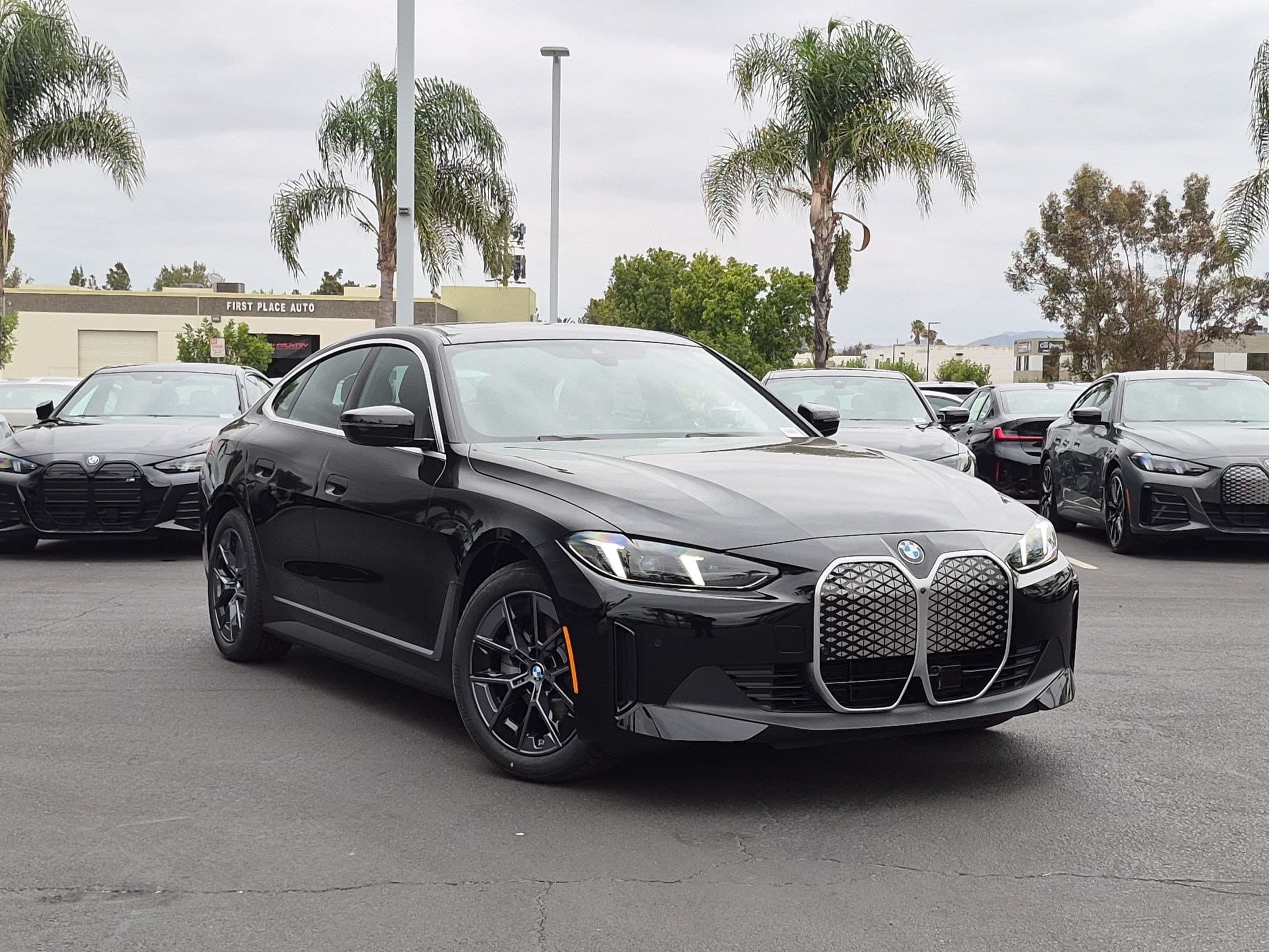 2026 BMW i4 photo 2