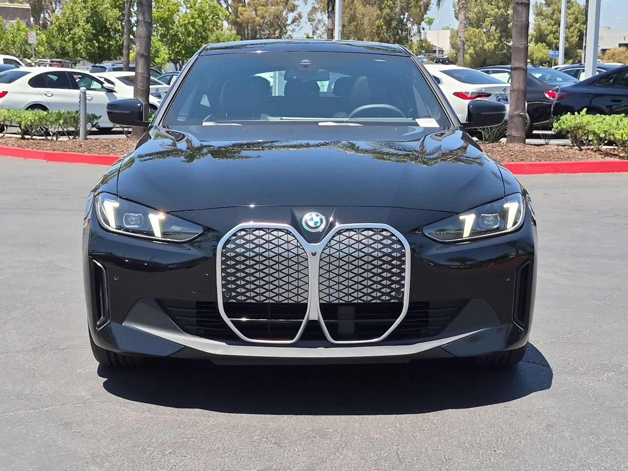 2025 BMW i4 photo 3