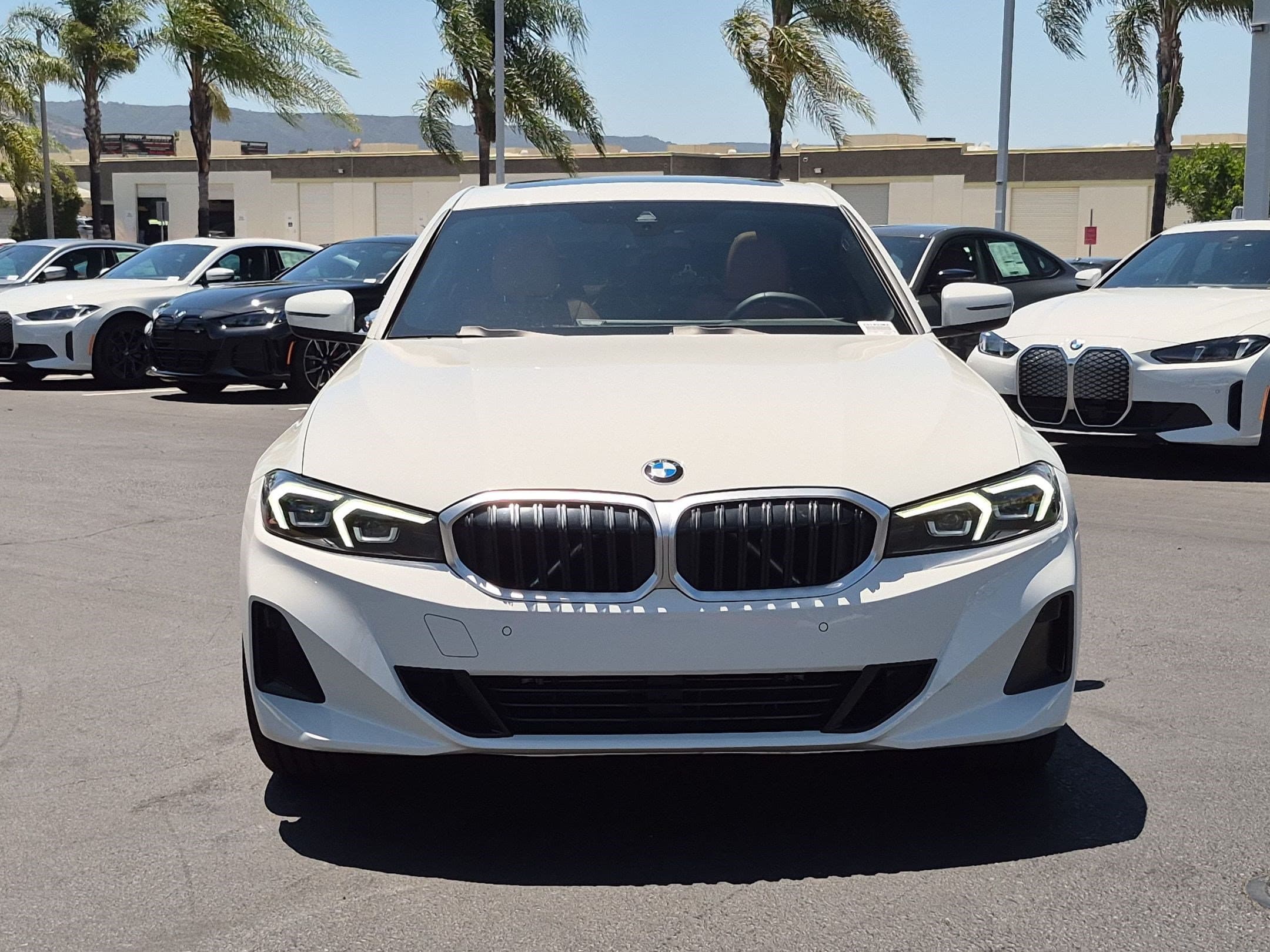2025 BMW 3 photo 3