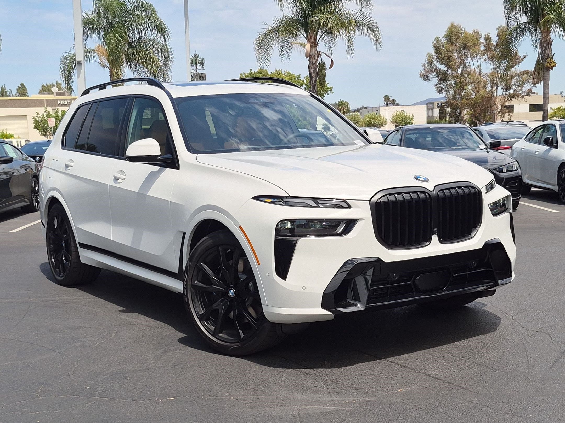 2027 BMW X7 photo 2
