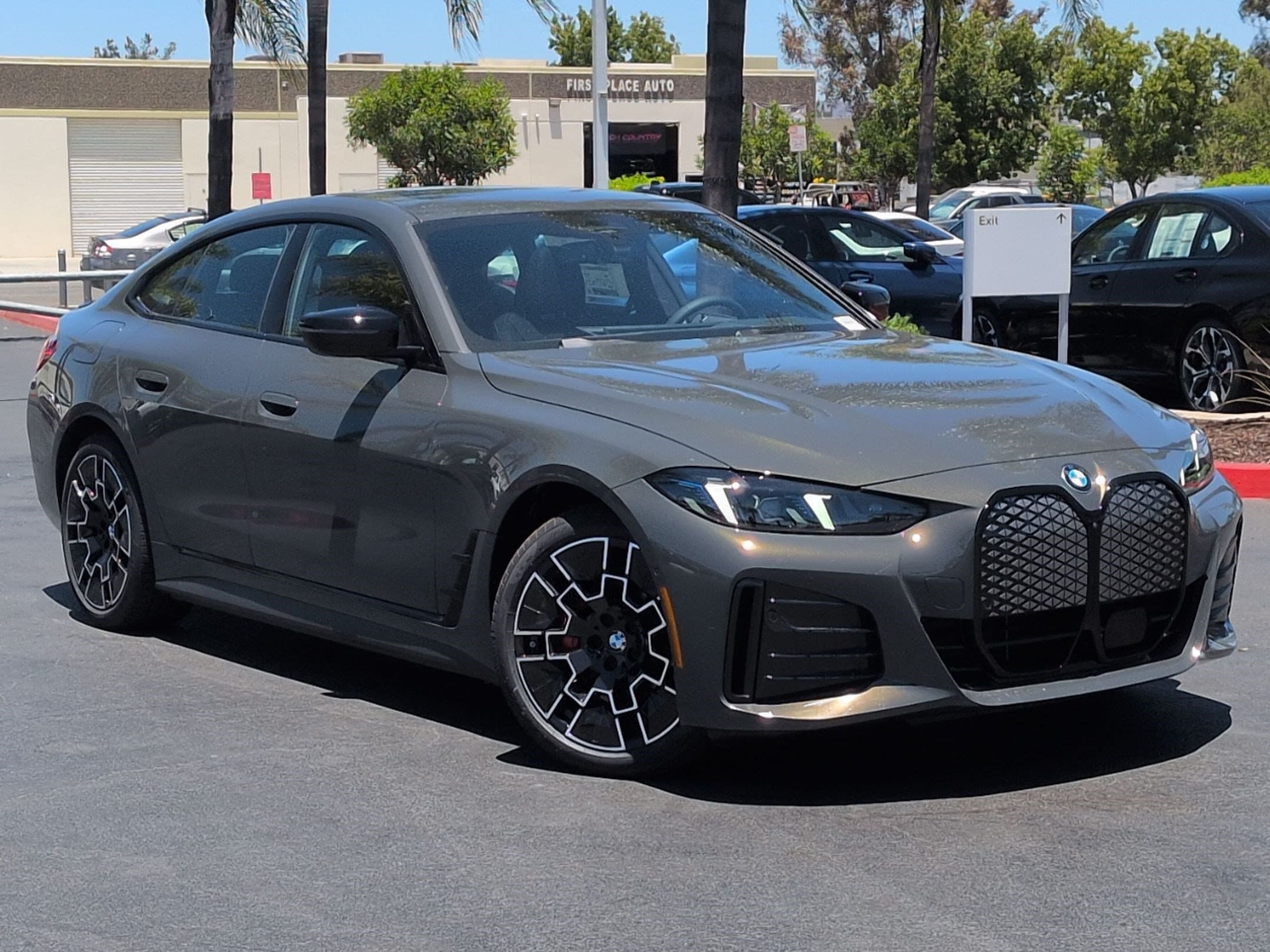 2026 BMW i4 photo 2