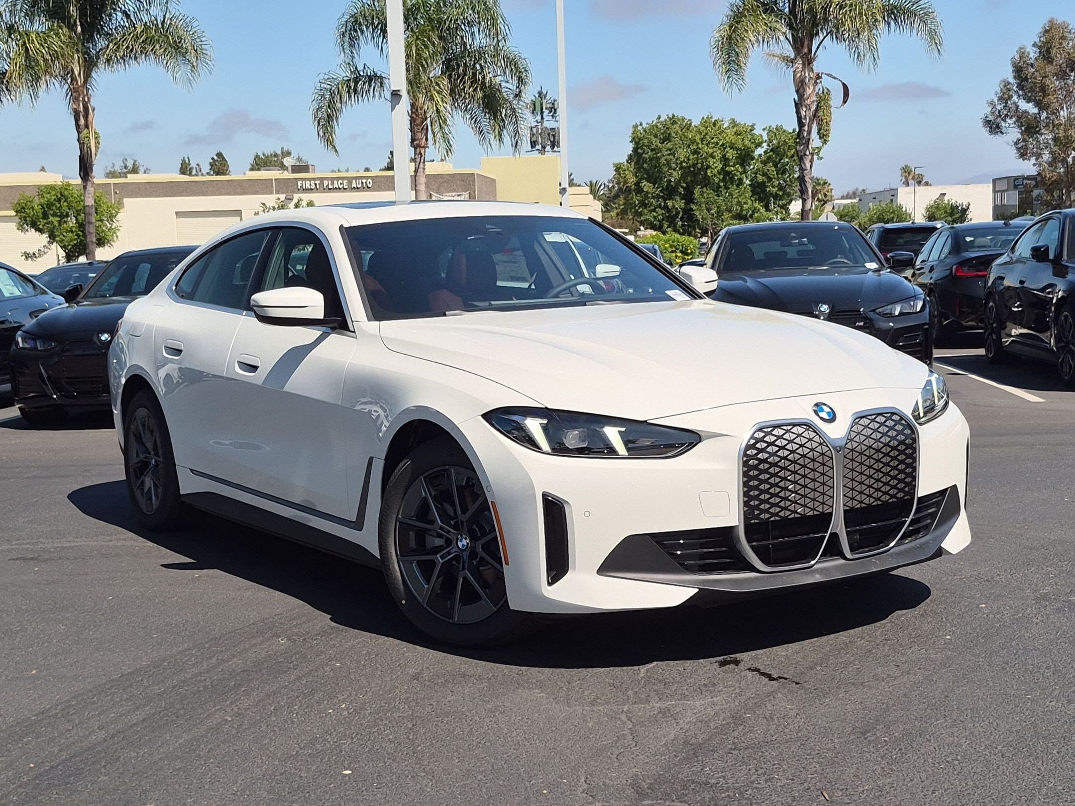 2026 BMW i4 photo 2
