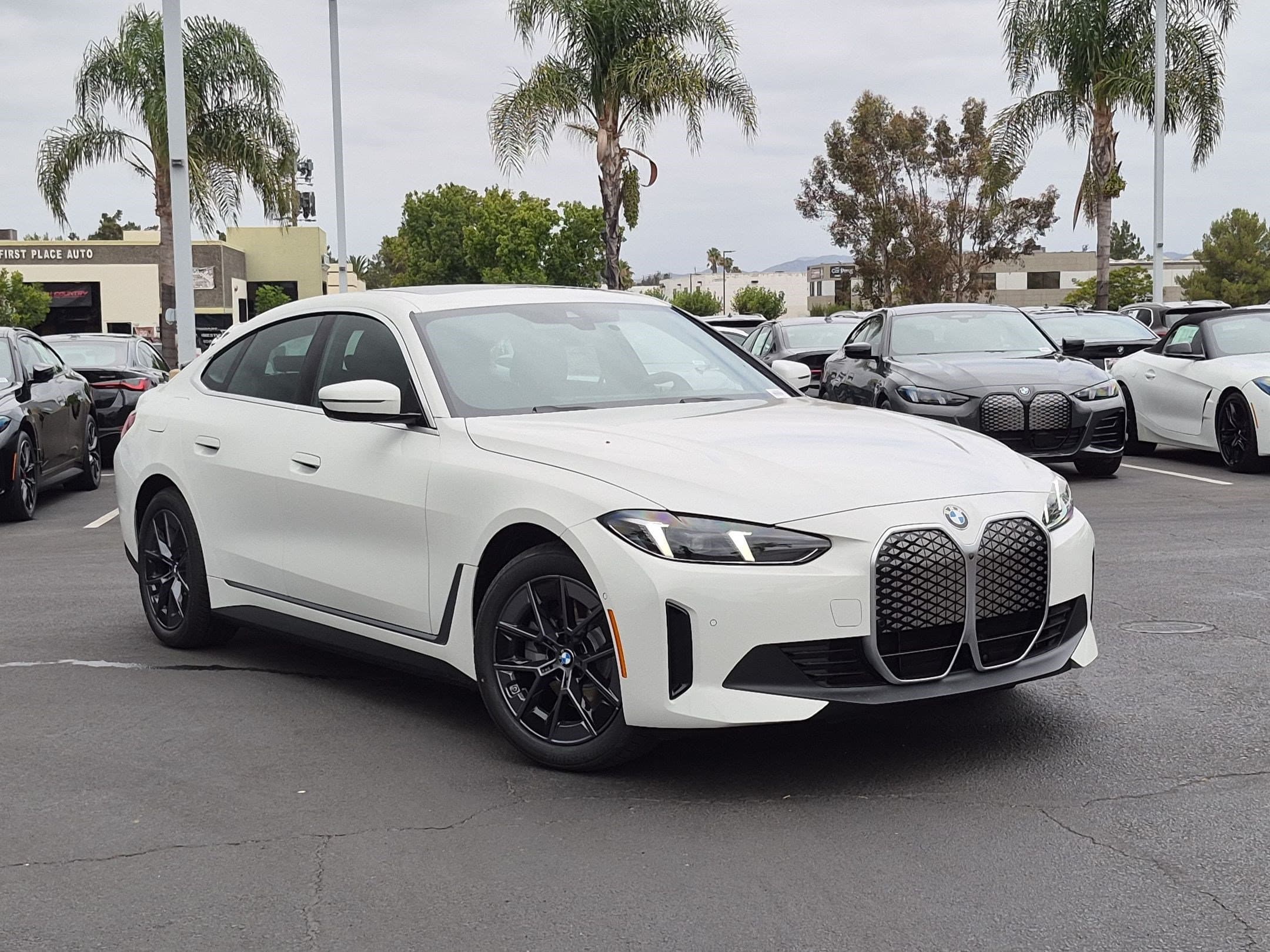 2026 BMW i4 photo 2