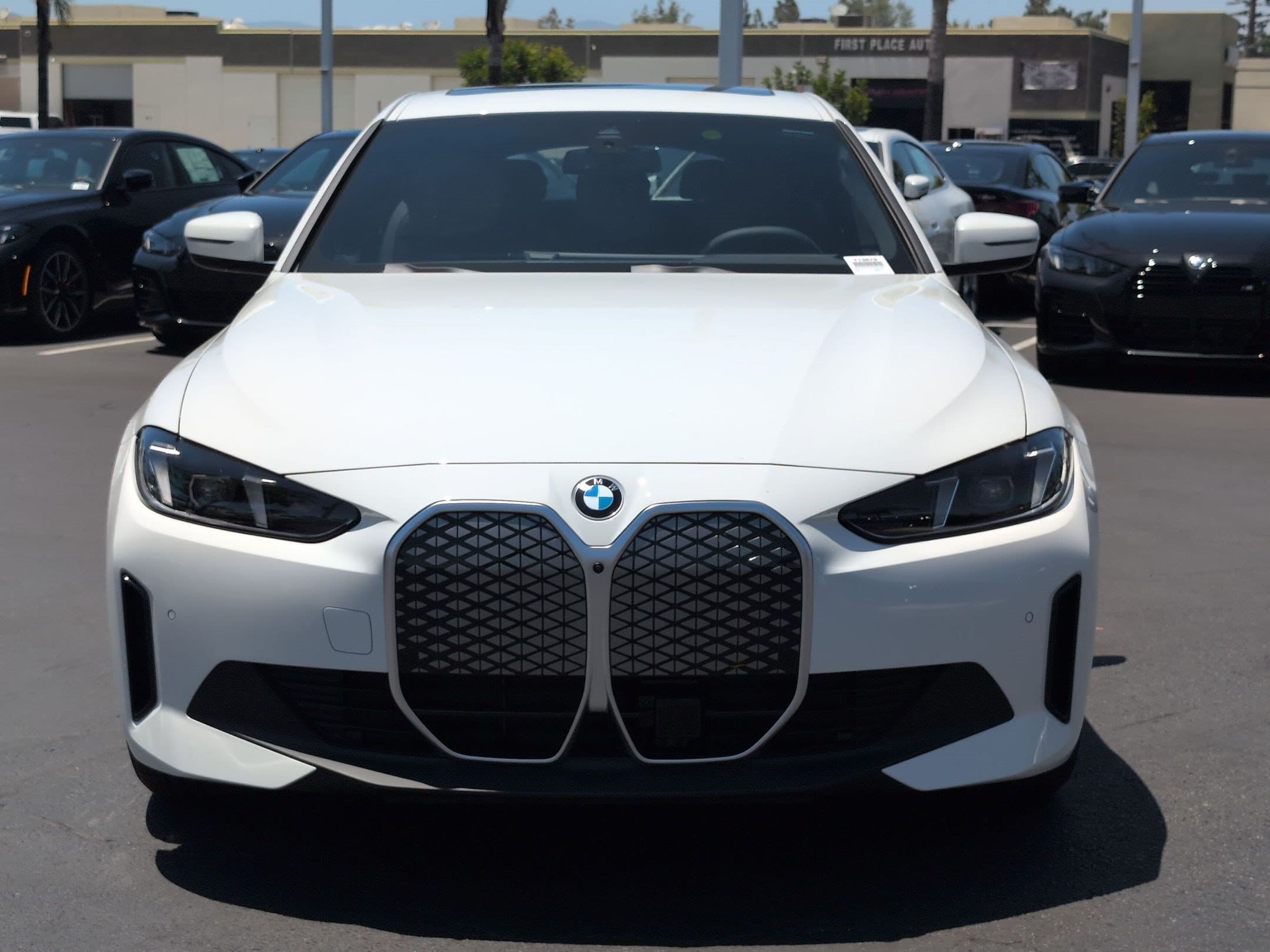 2026 BMW i4 photo 3