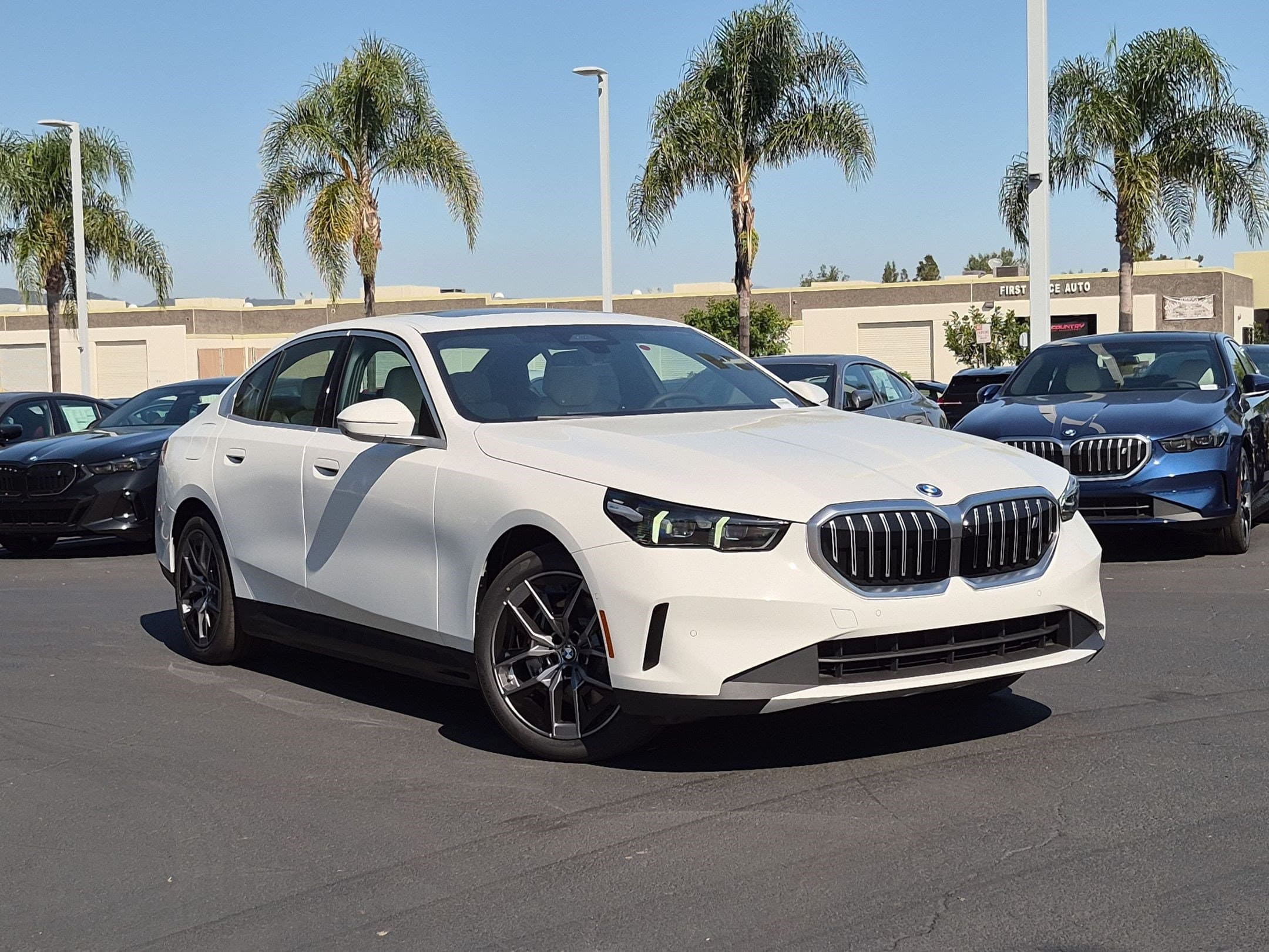 2027 BMW i5 photo 2