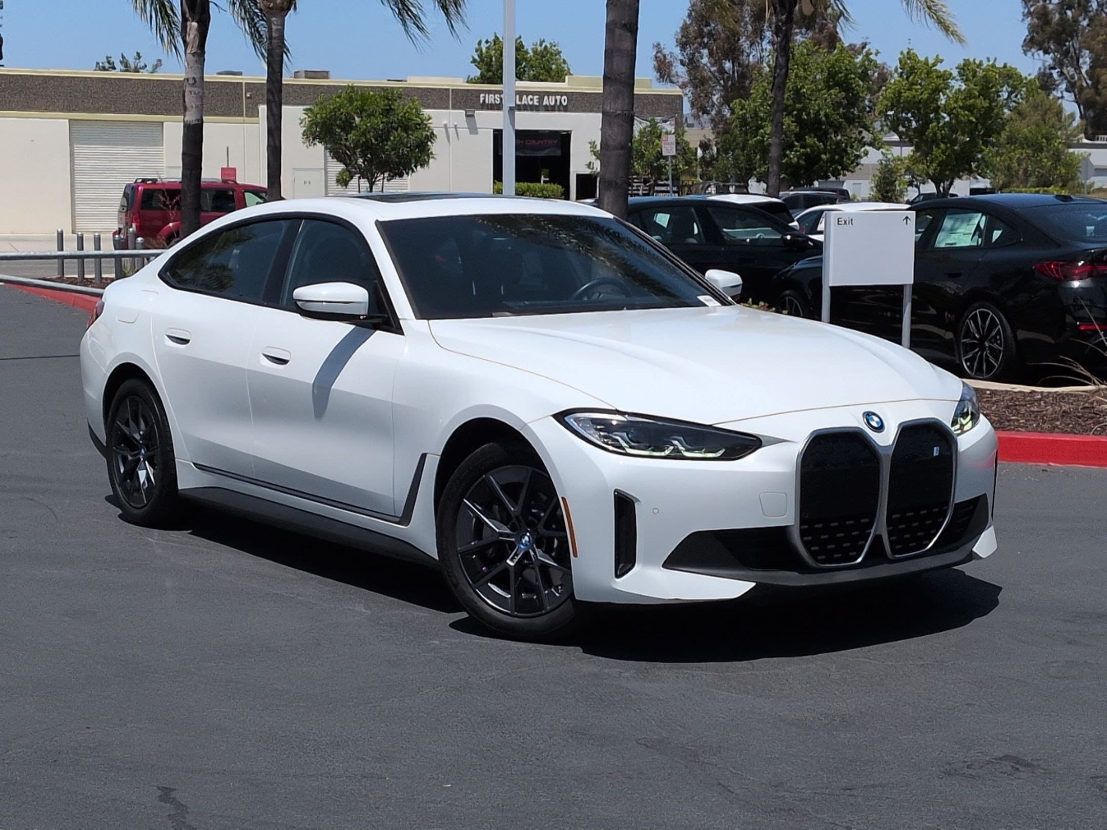 2023 BMW i4 photo 2