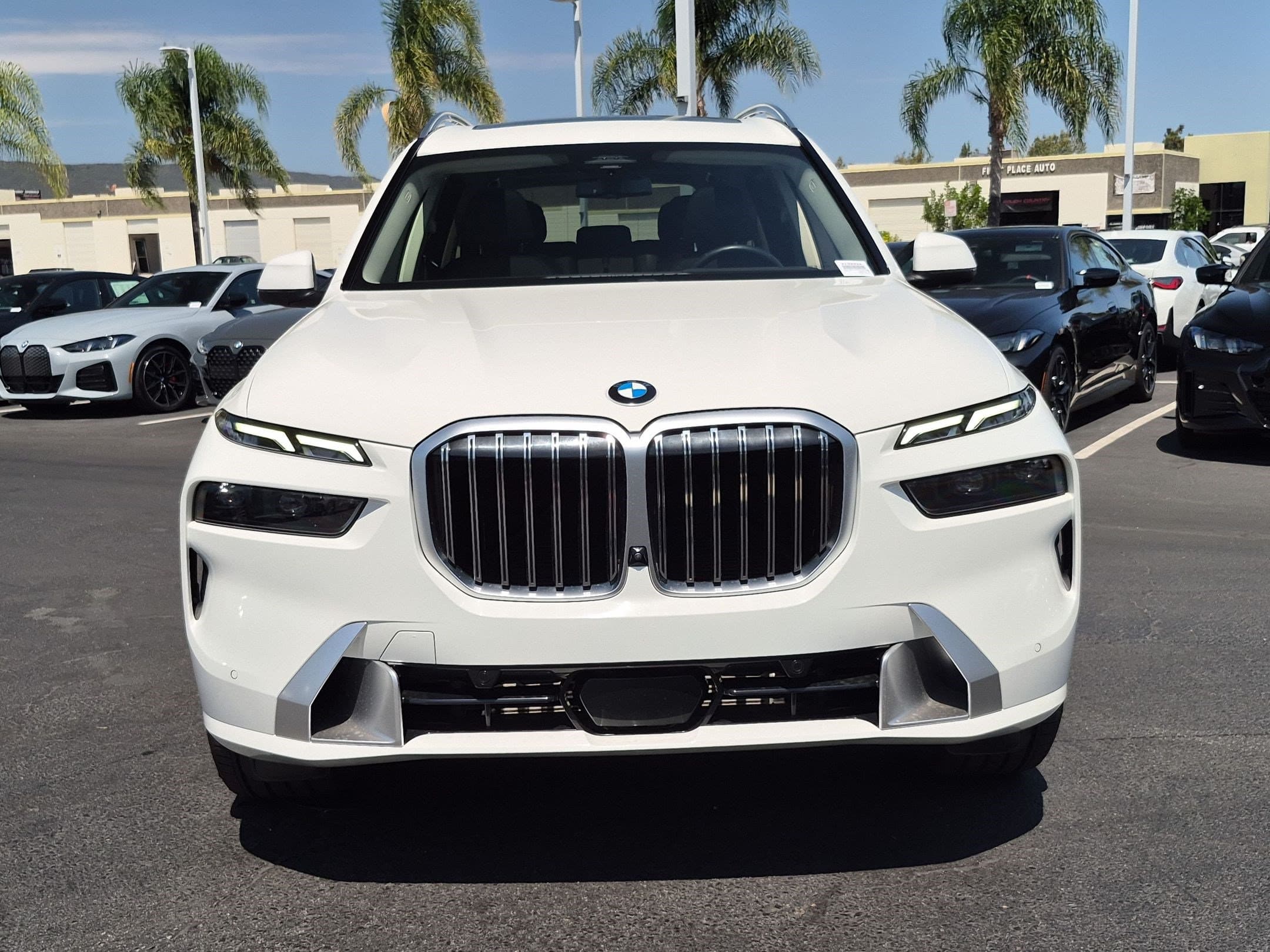 2024 BMW X7 photo 3