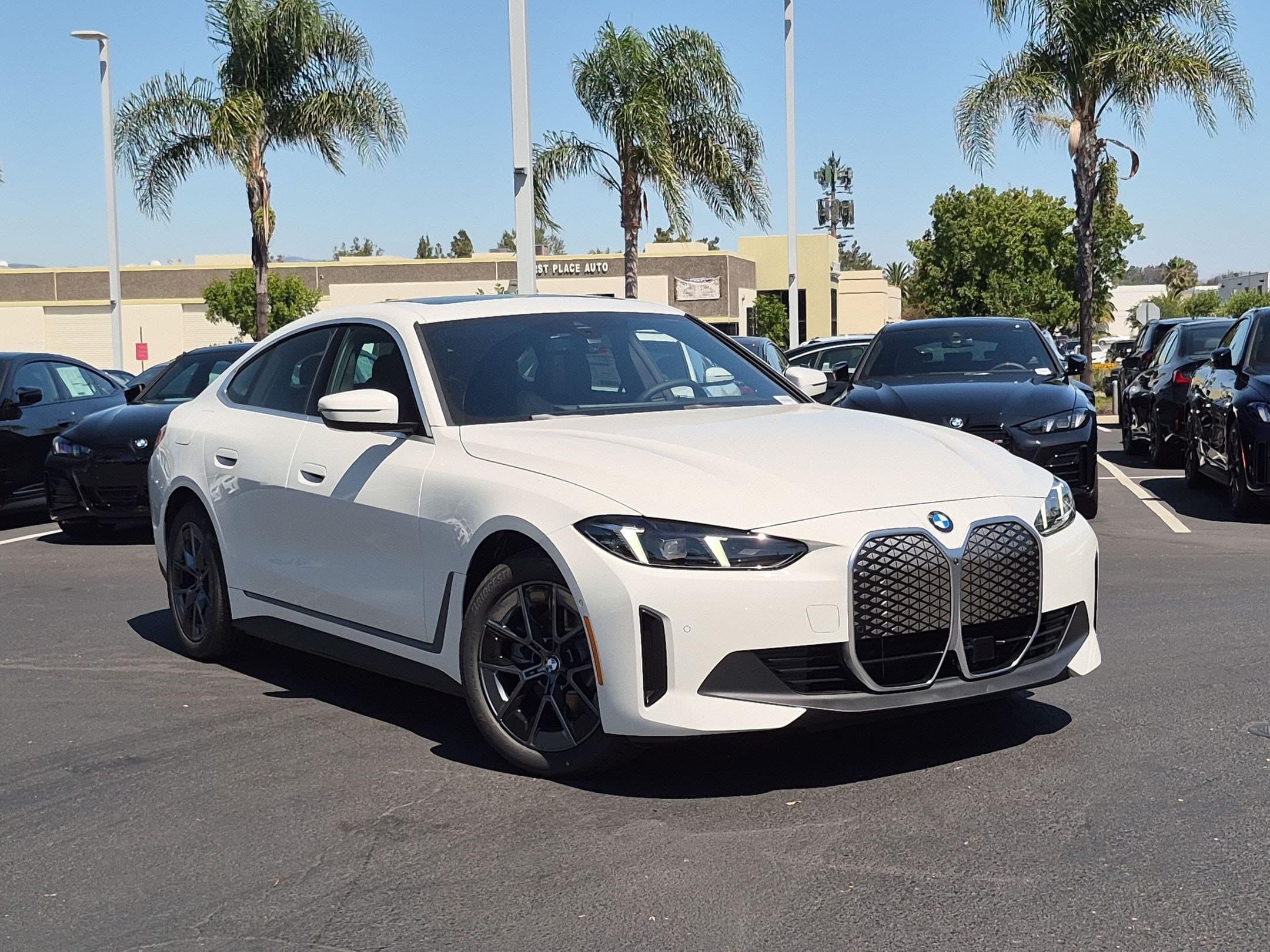 2026 BMW i4 photo 2