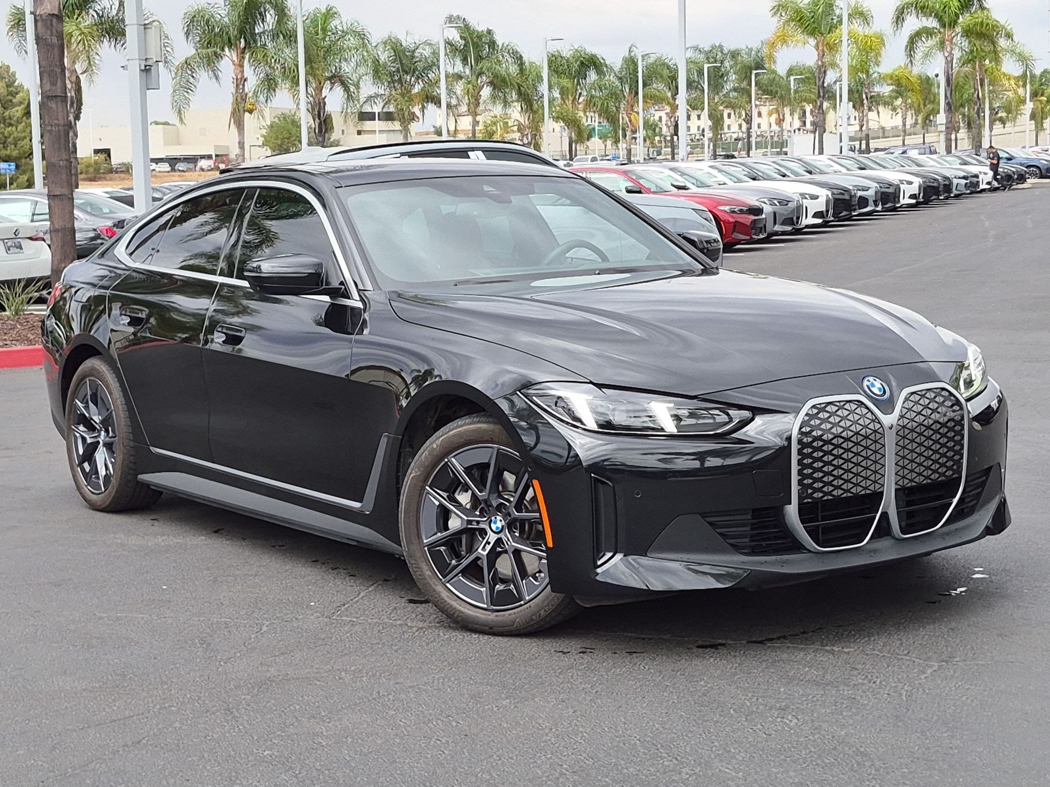 2025 BMW i4 photo 2