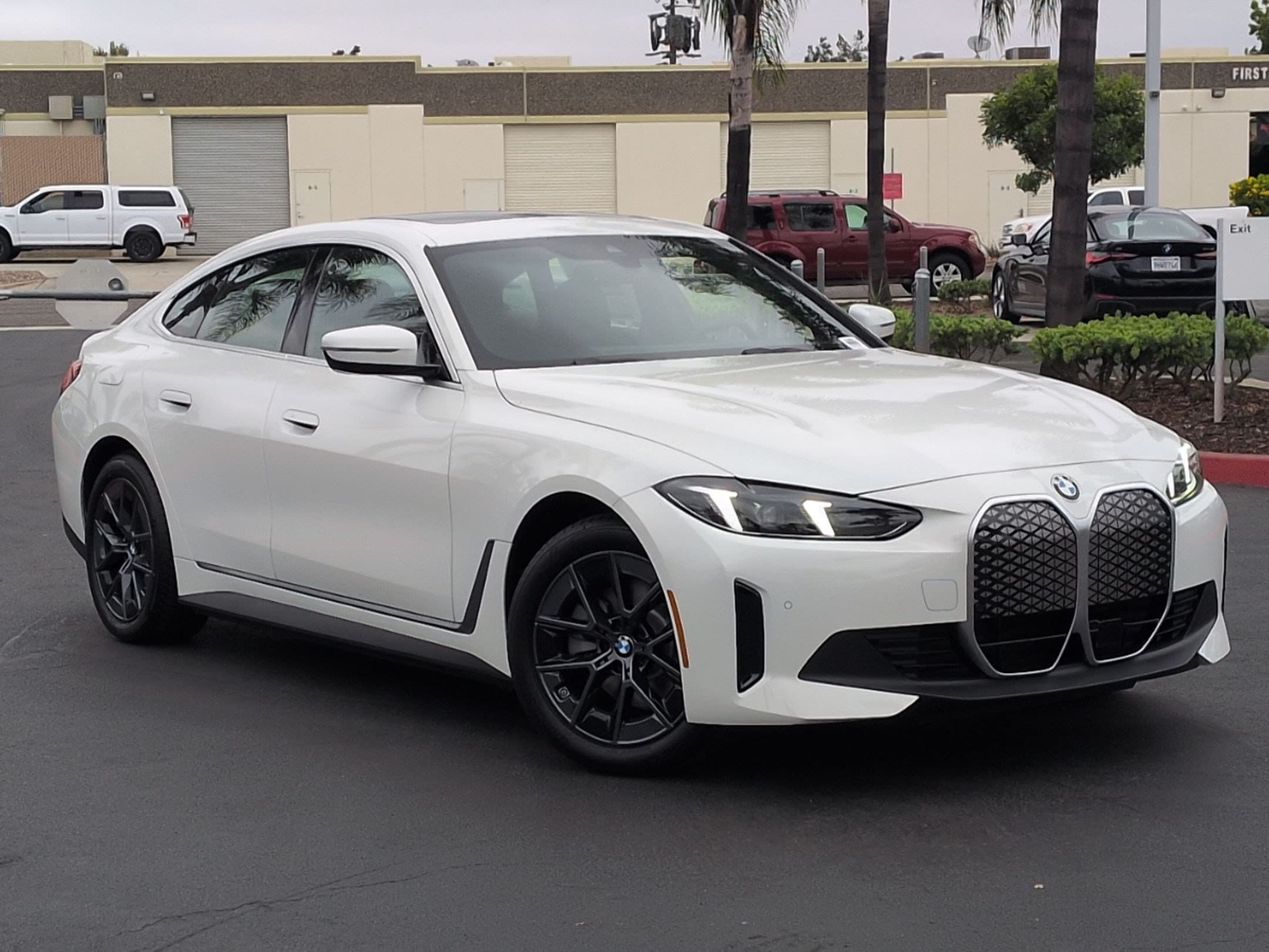 2026 BMW i4 photo 2