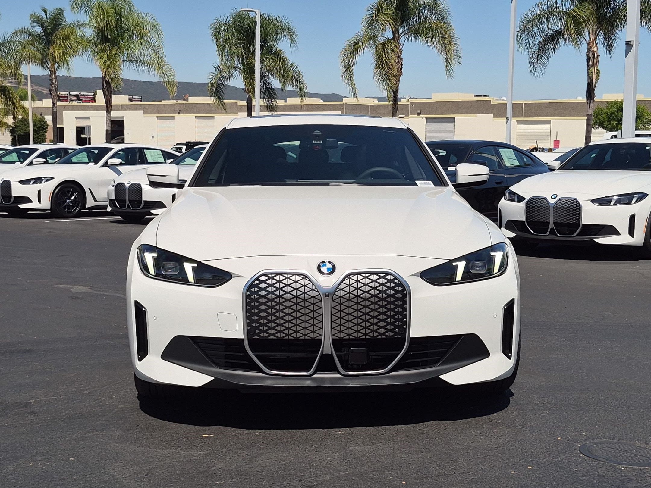 2026 BMW i4 photo 3