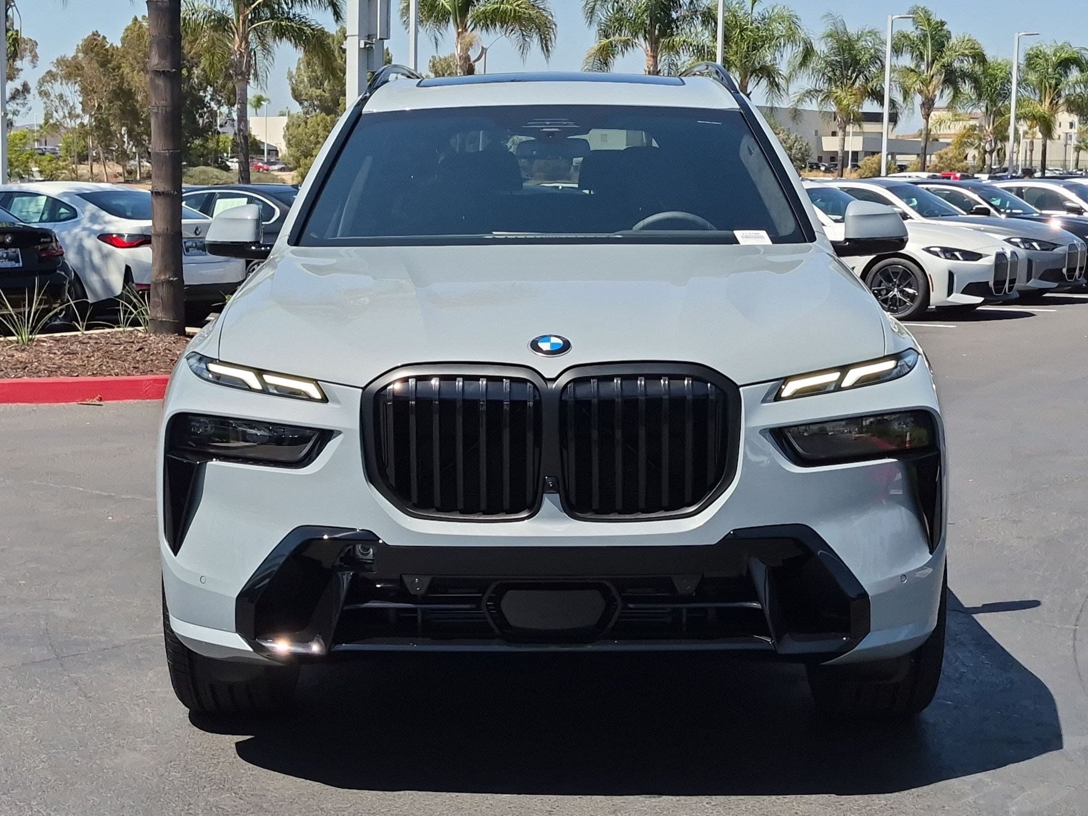 2027 BMW X7 photo 3