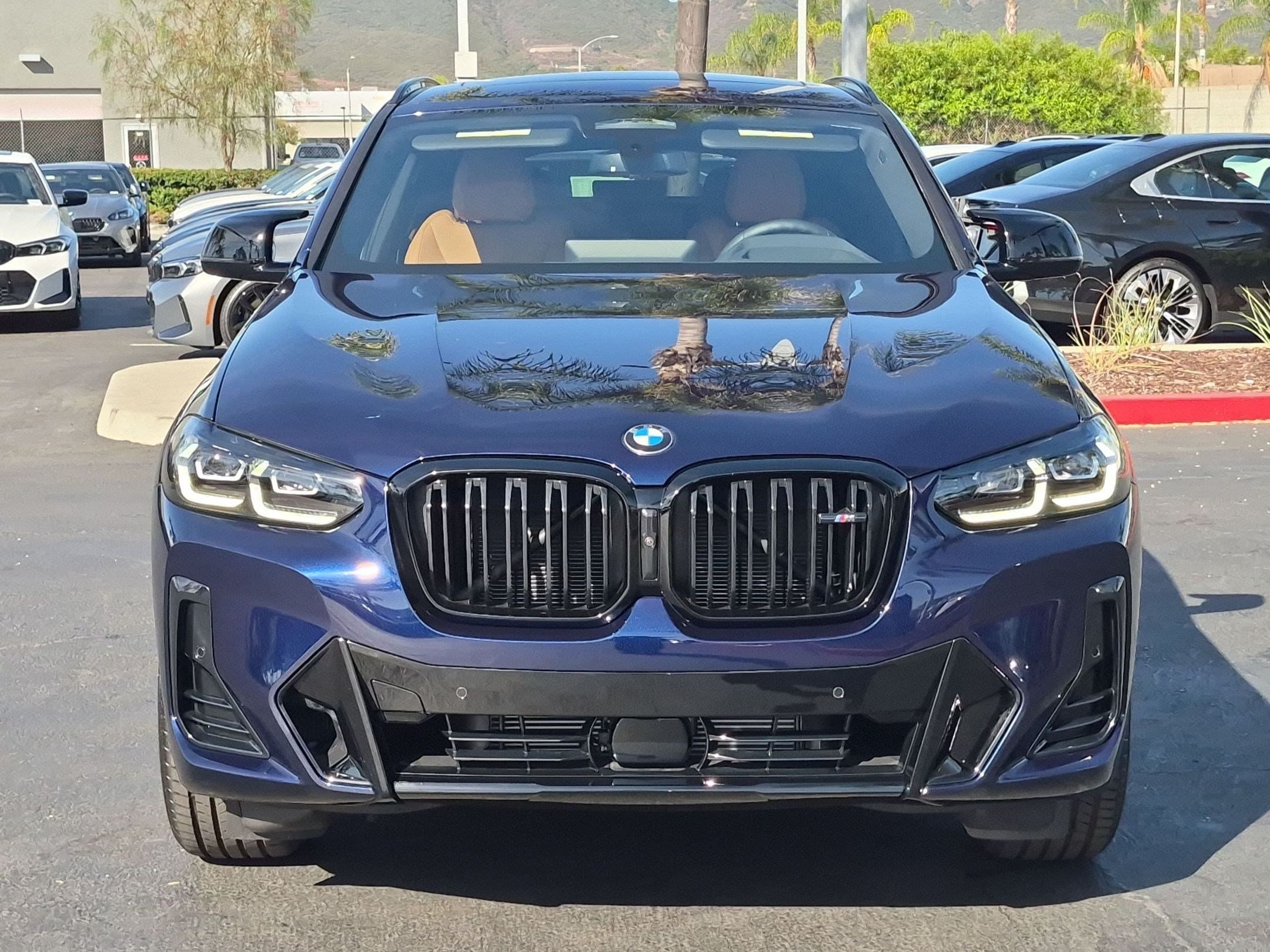 2025 BMW X4 photo 3
