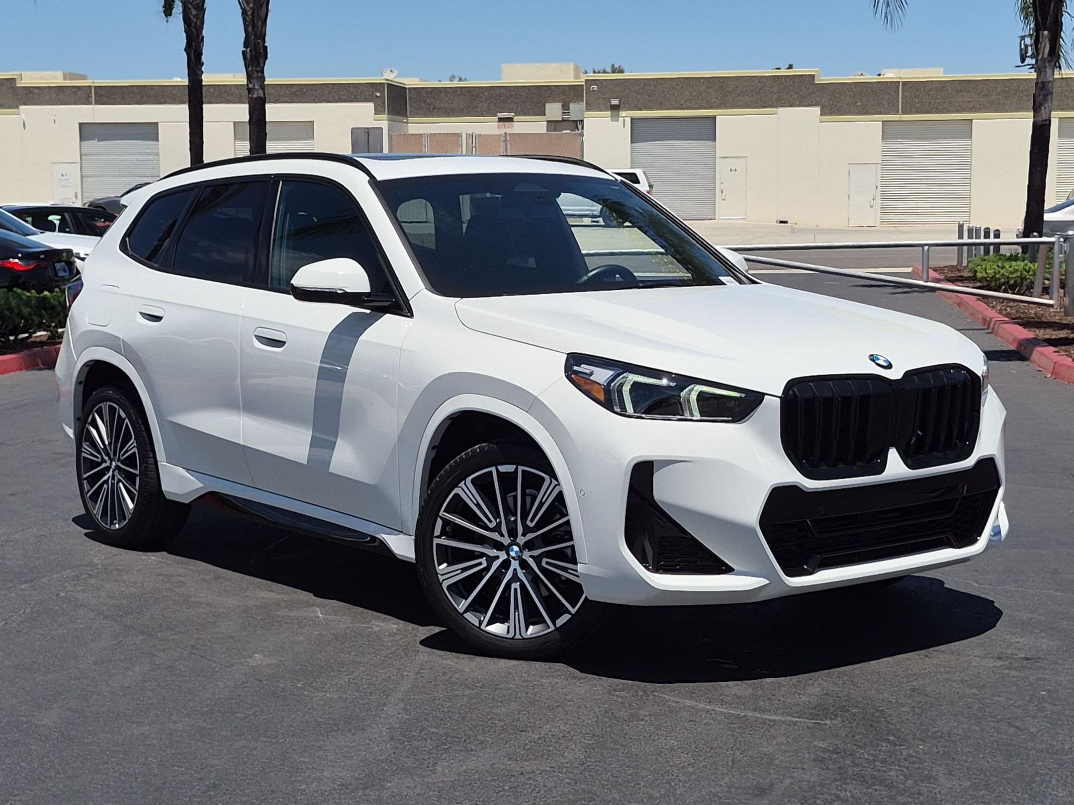 2025 BMW X1 photo 2