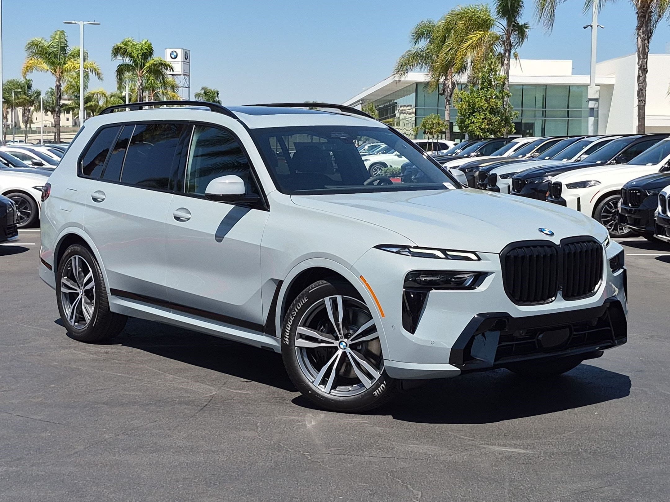 2027 BMW X7 photo 2