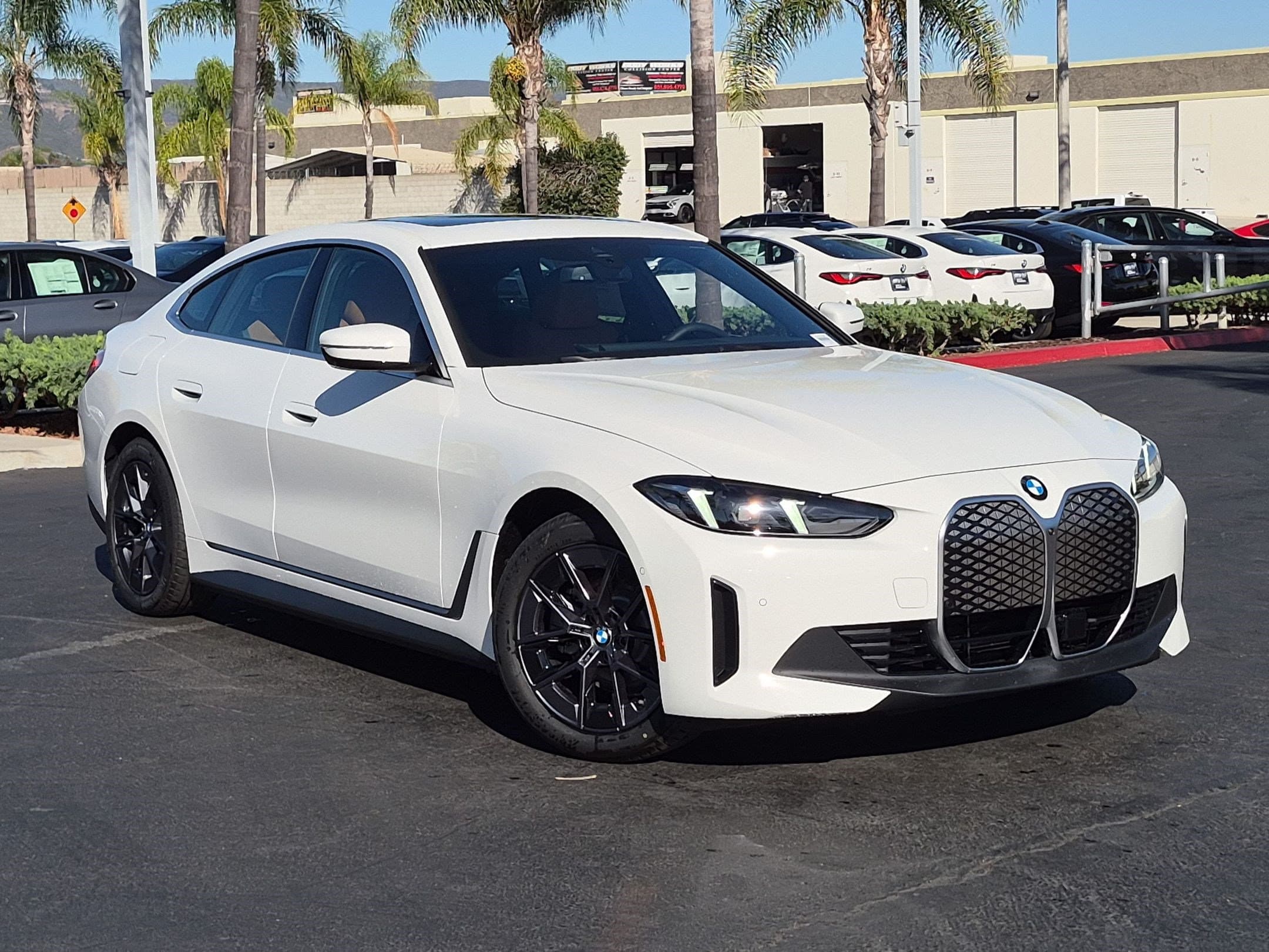 2026 BMW i4 photo 2