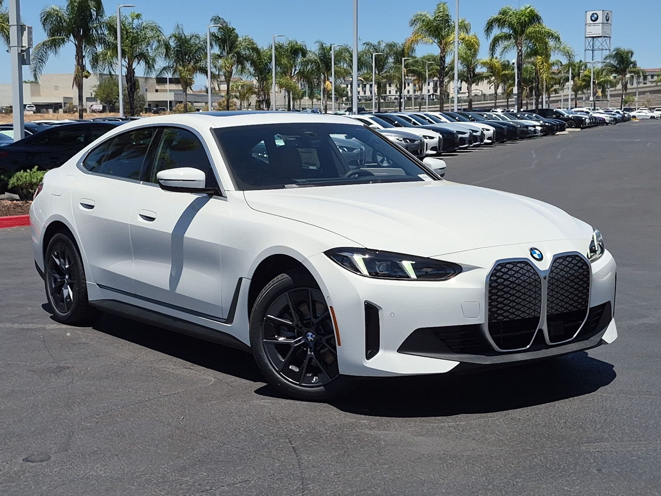 2026 BMW i4 photo 2
