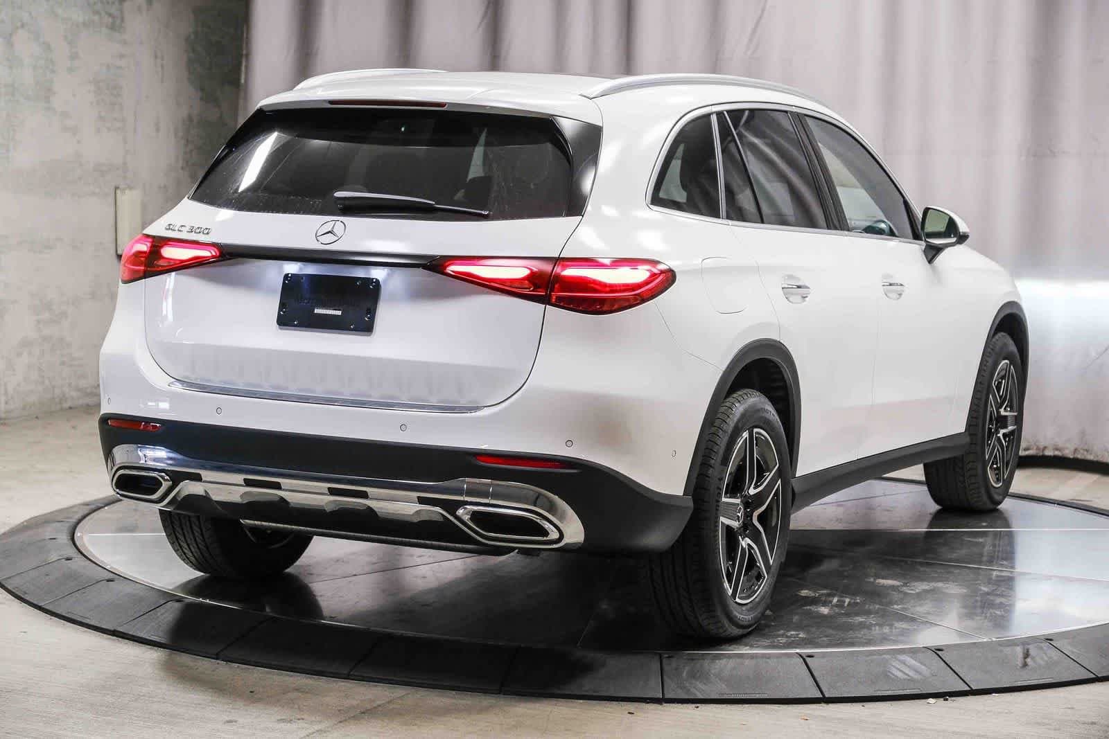 2026 Mercedes-Benz GLC photo 4