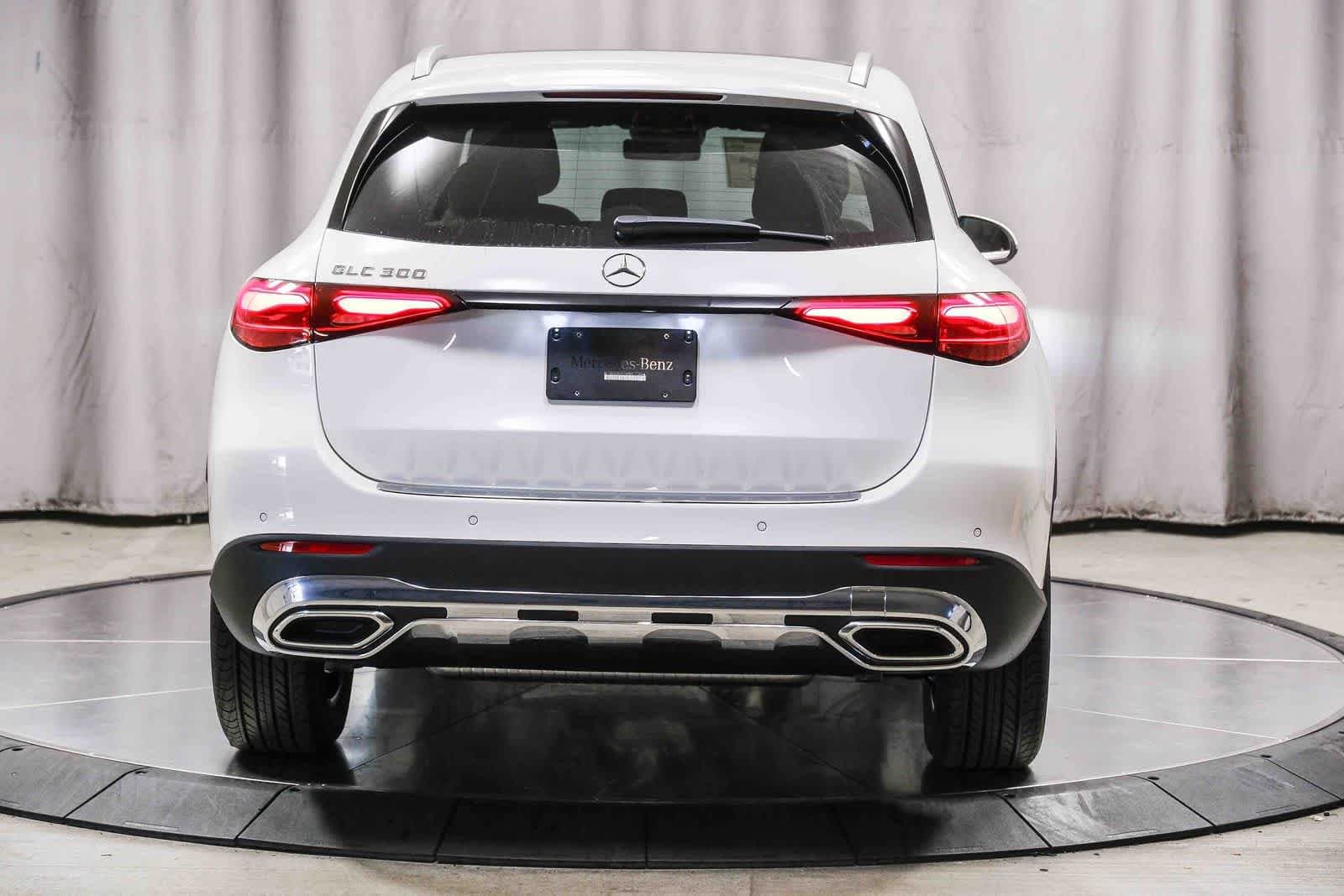 2026 Mercedes-Benz GLC photo 3