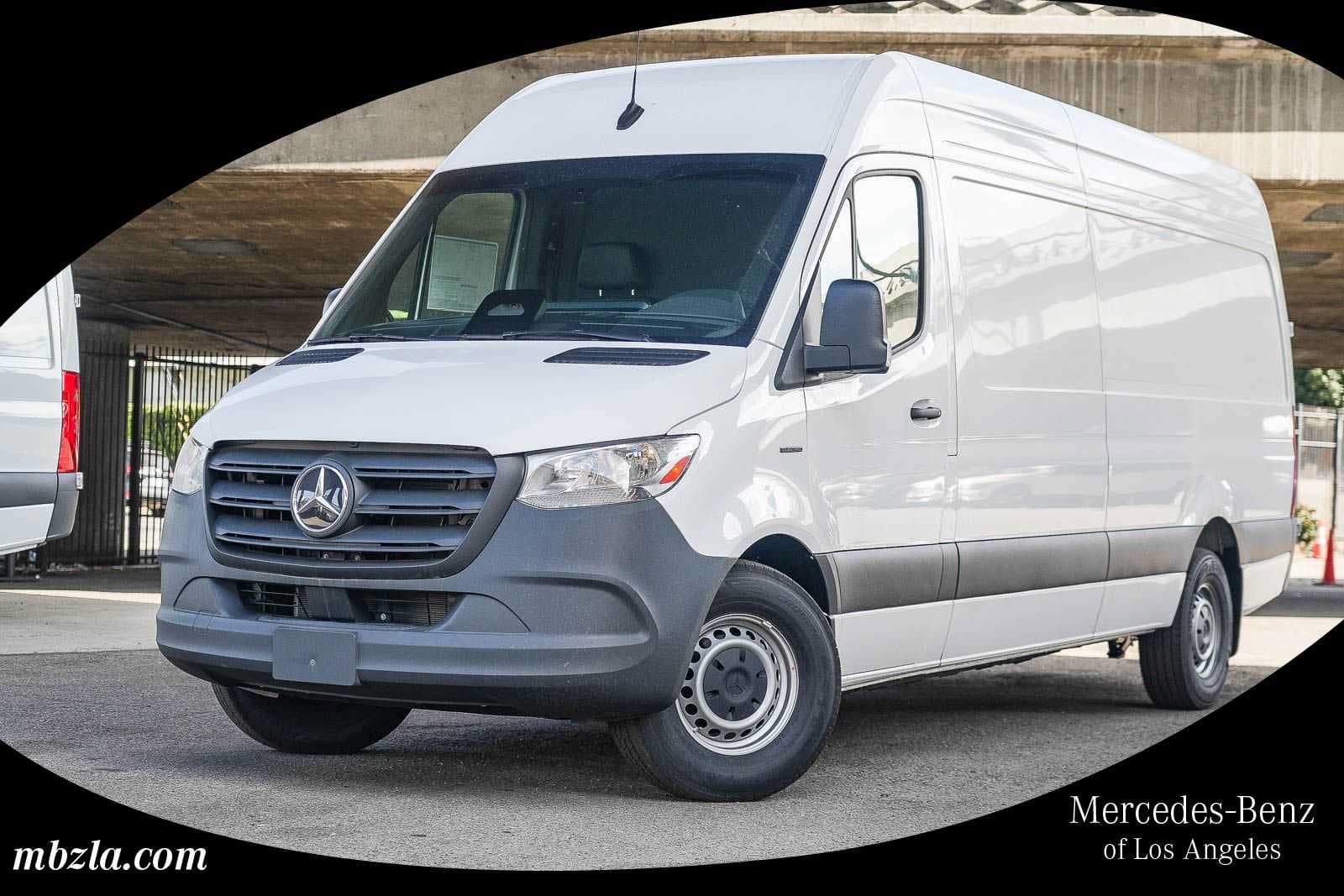 2025 Mercedes-Benz Cargo