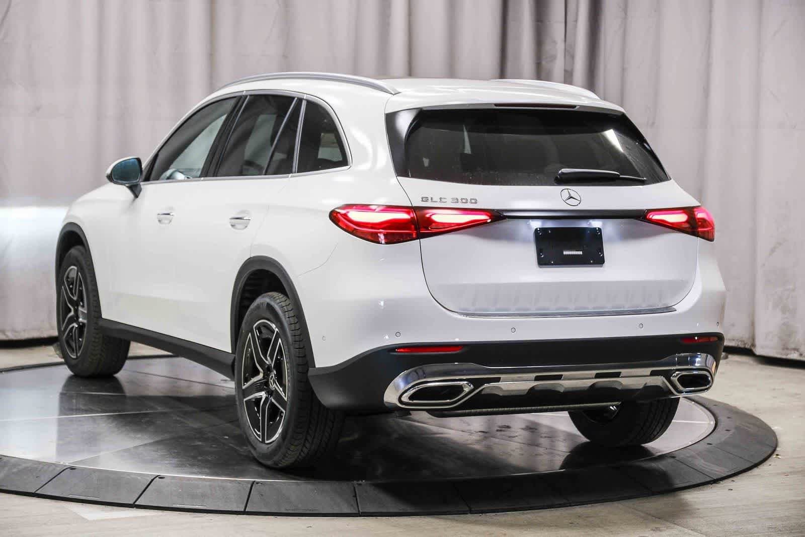 2026 Mercedes-Benz GLC photo 2