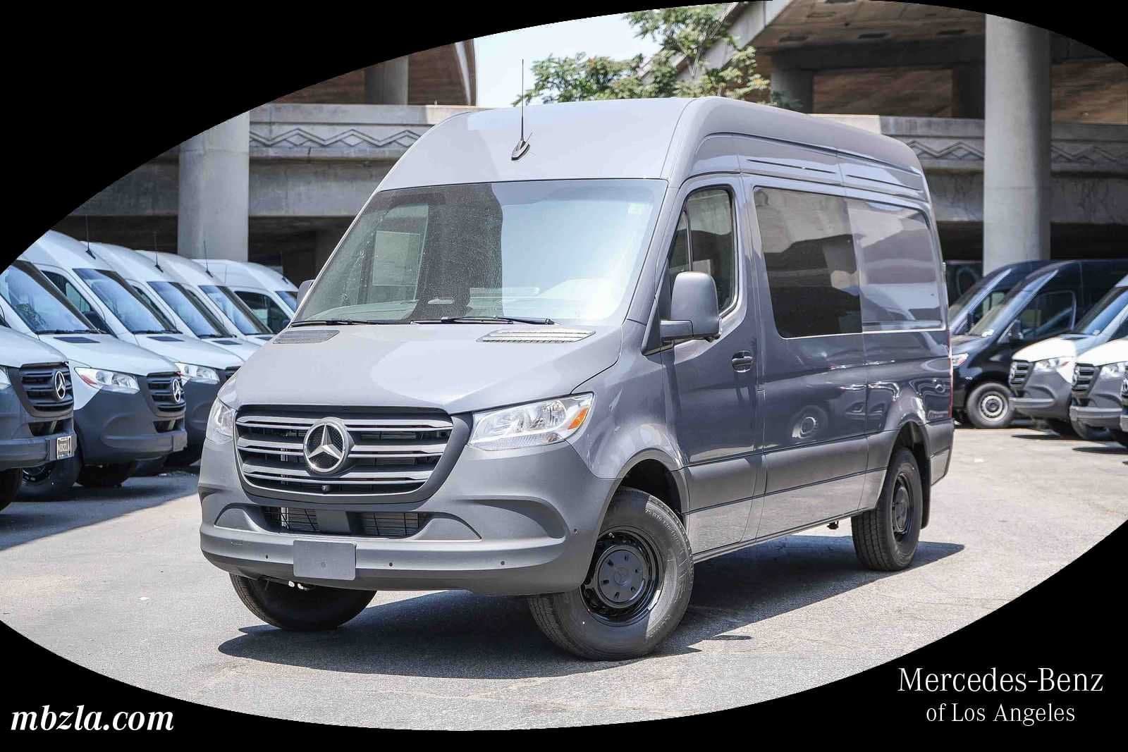 2026 Mercedes-Benz Crew